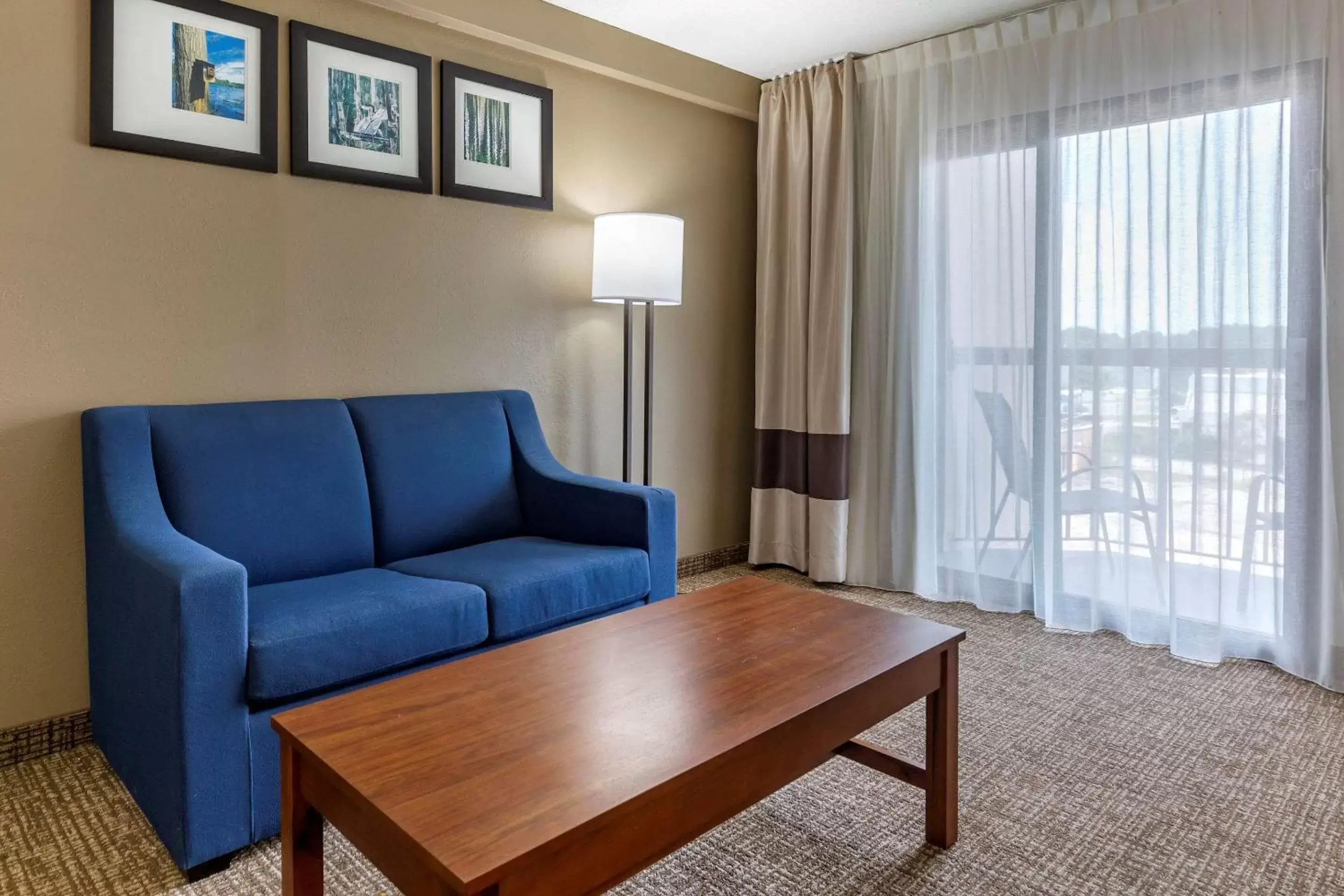 Photo of the whole room, Seating Area in Comfort Inn & Suites Spring Lake - Fayetteville Near Fort Liberty