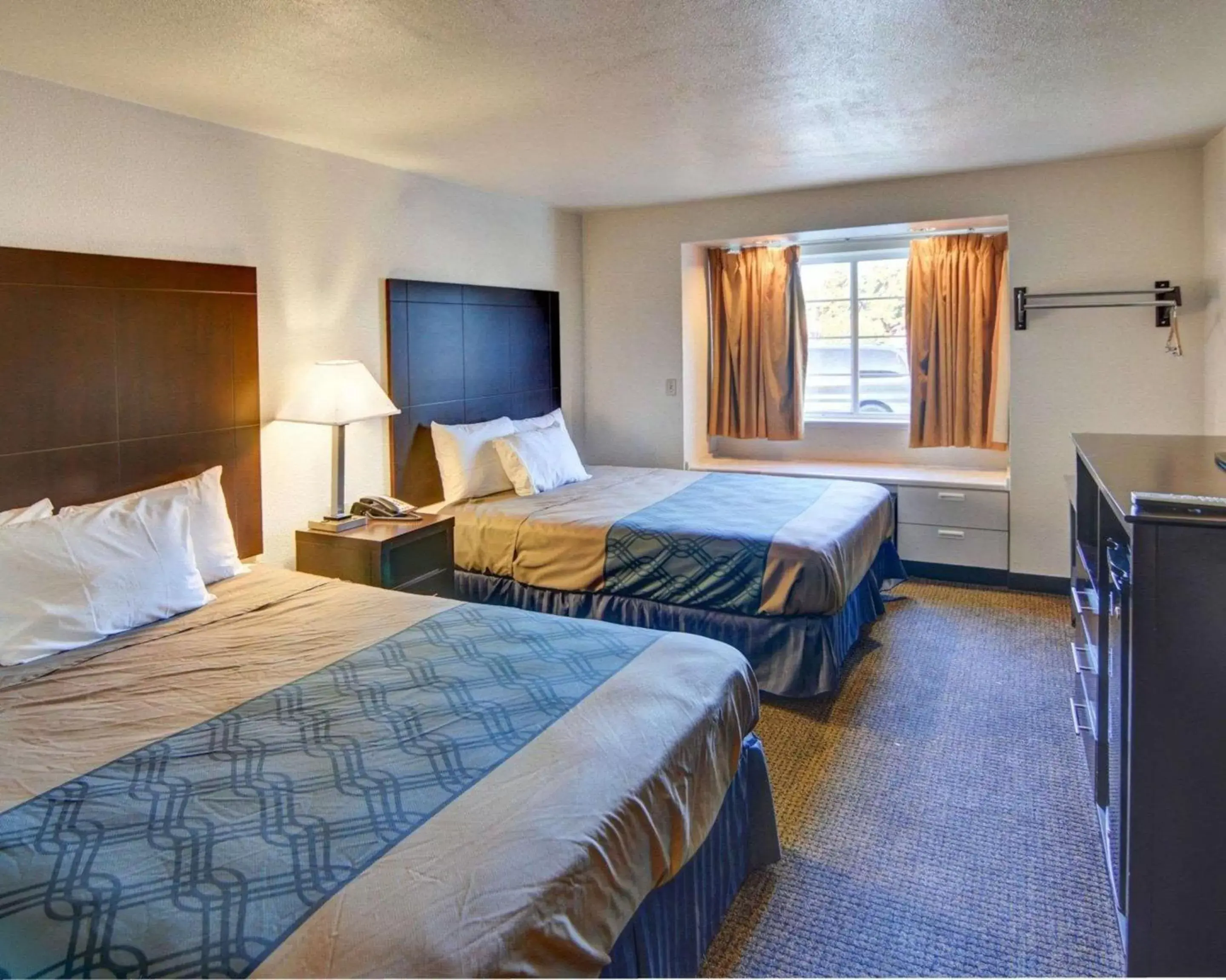 Photo of the whole room, Bed in Rodeway Inn & Suites Lewisville I-35