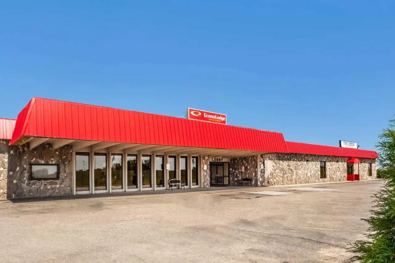 Property Building in Econo Lodge Inn & Suites Brookings