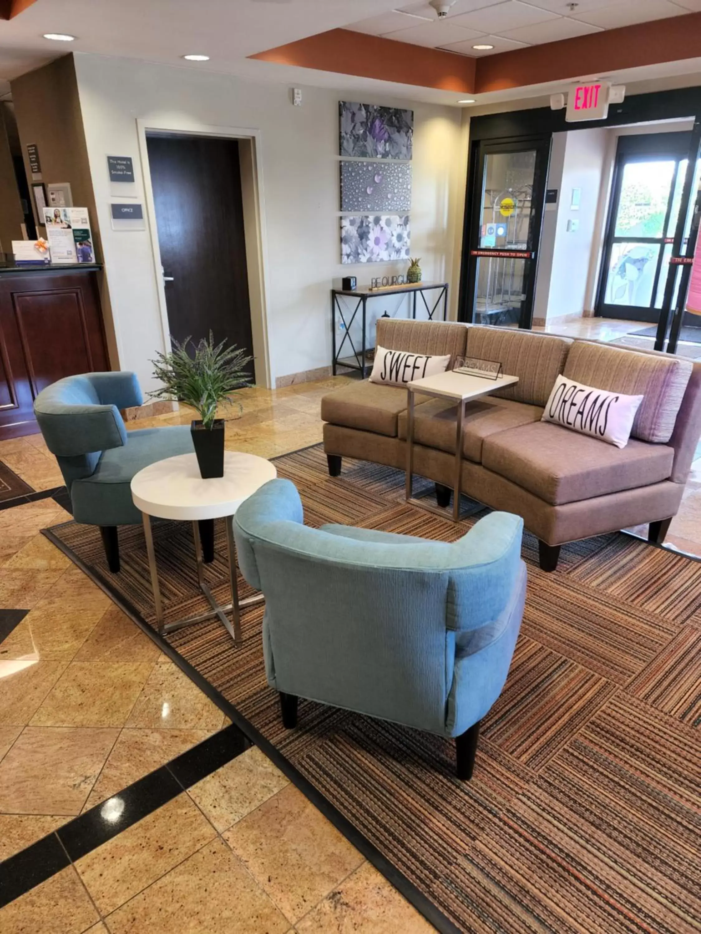 Lobby or reception, Lounge/Bar in Sleep Inn & Suites Dyersburg I-155