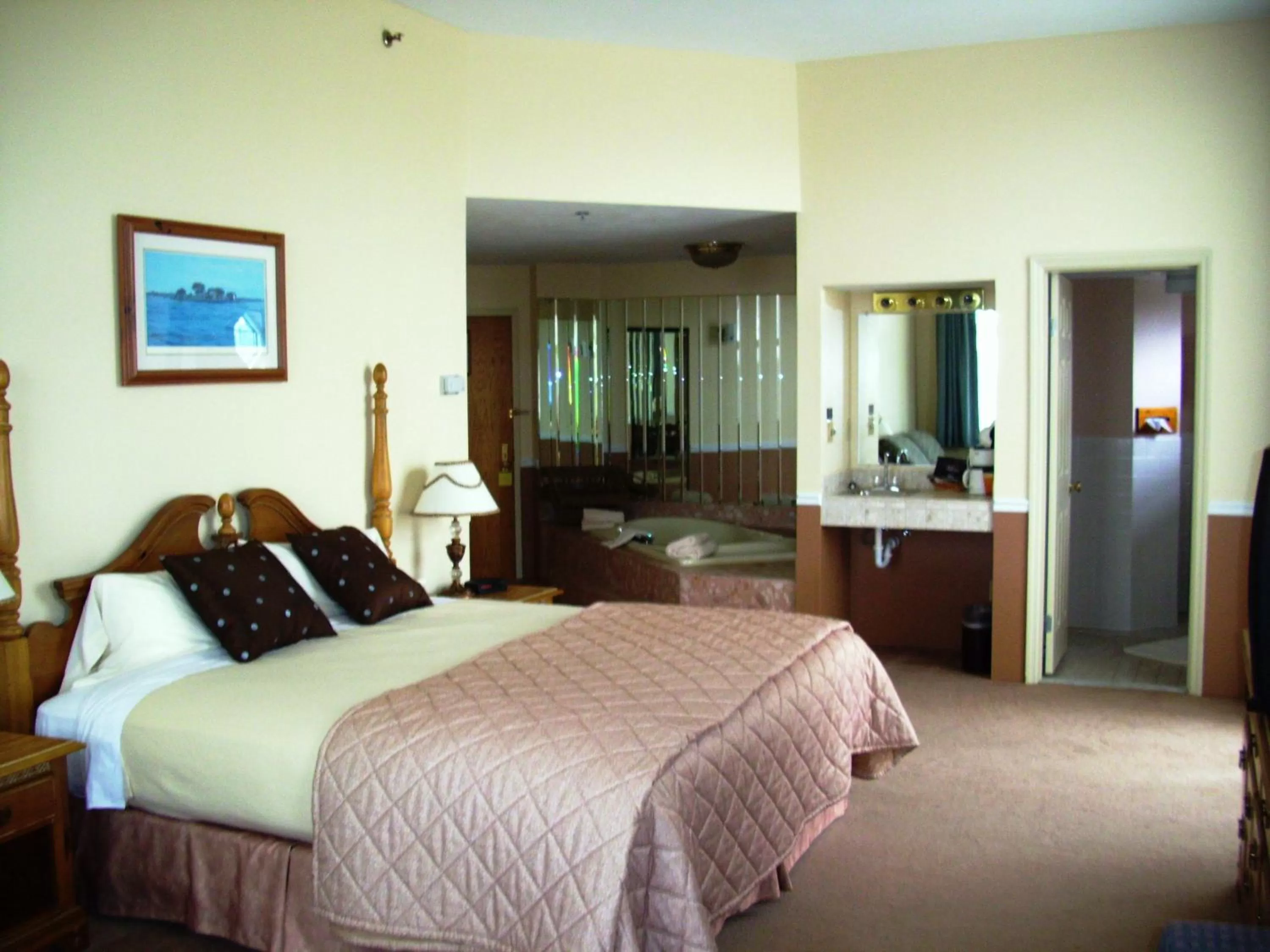 Bed in Riveredge Resort Hotel