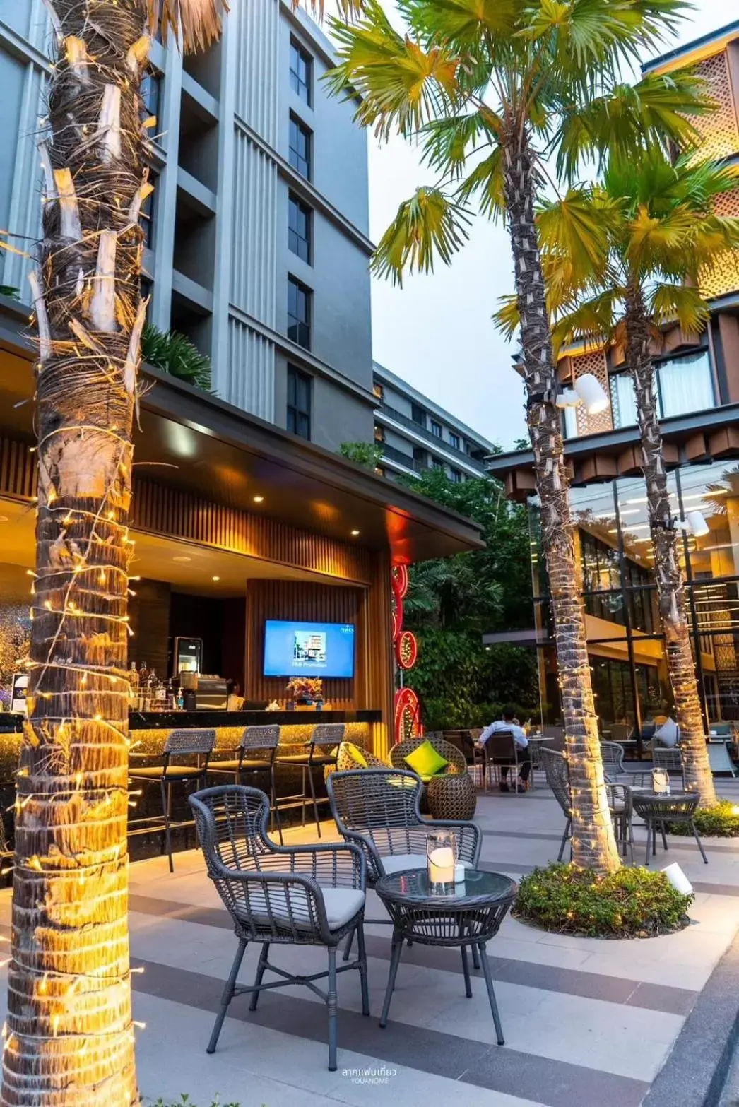Lounge or bar in Maven Stylish Hotel Hua Hin