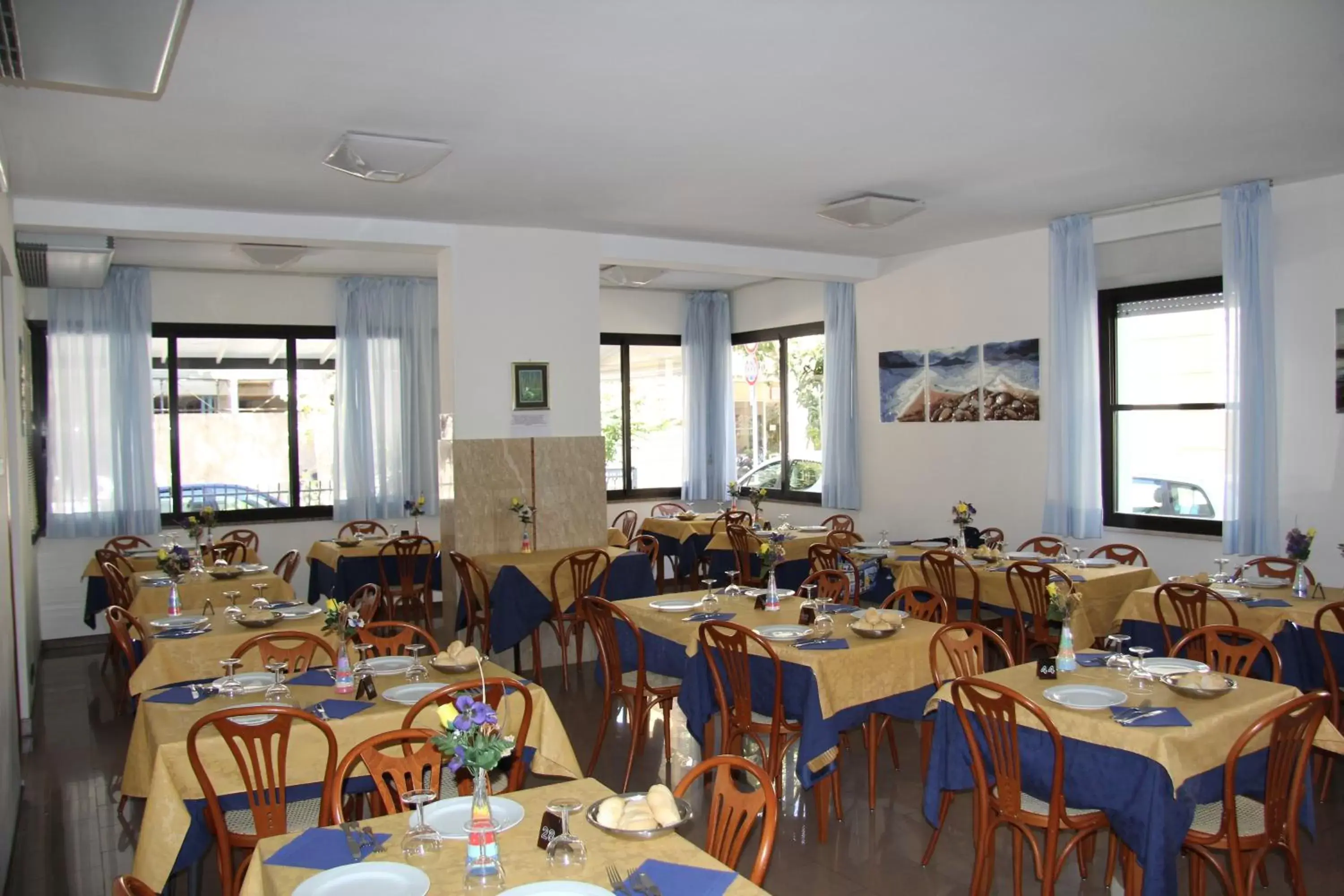 Restaurant/Places to Eat in Hotel Vela Azzurra