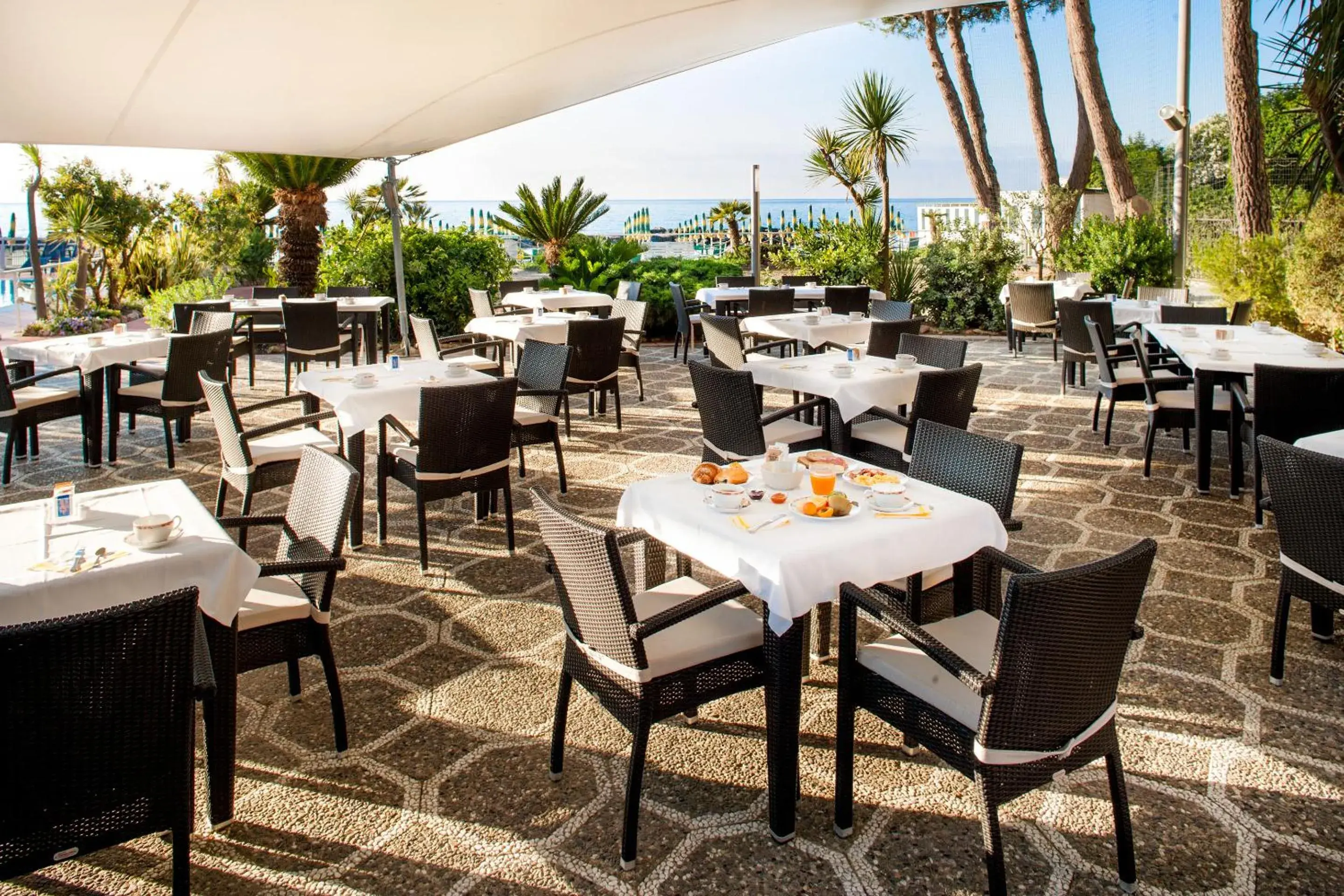 Patio, Restaurant/Places to Eat in Hotel Gabriella