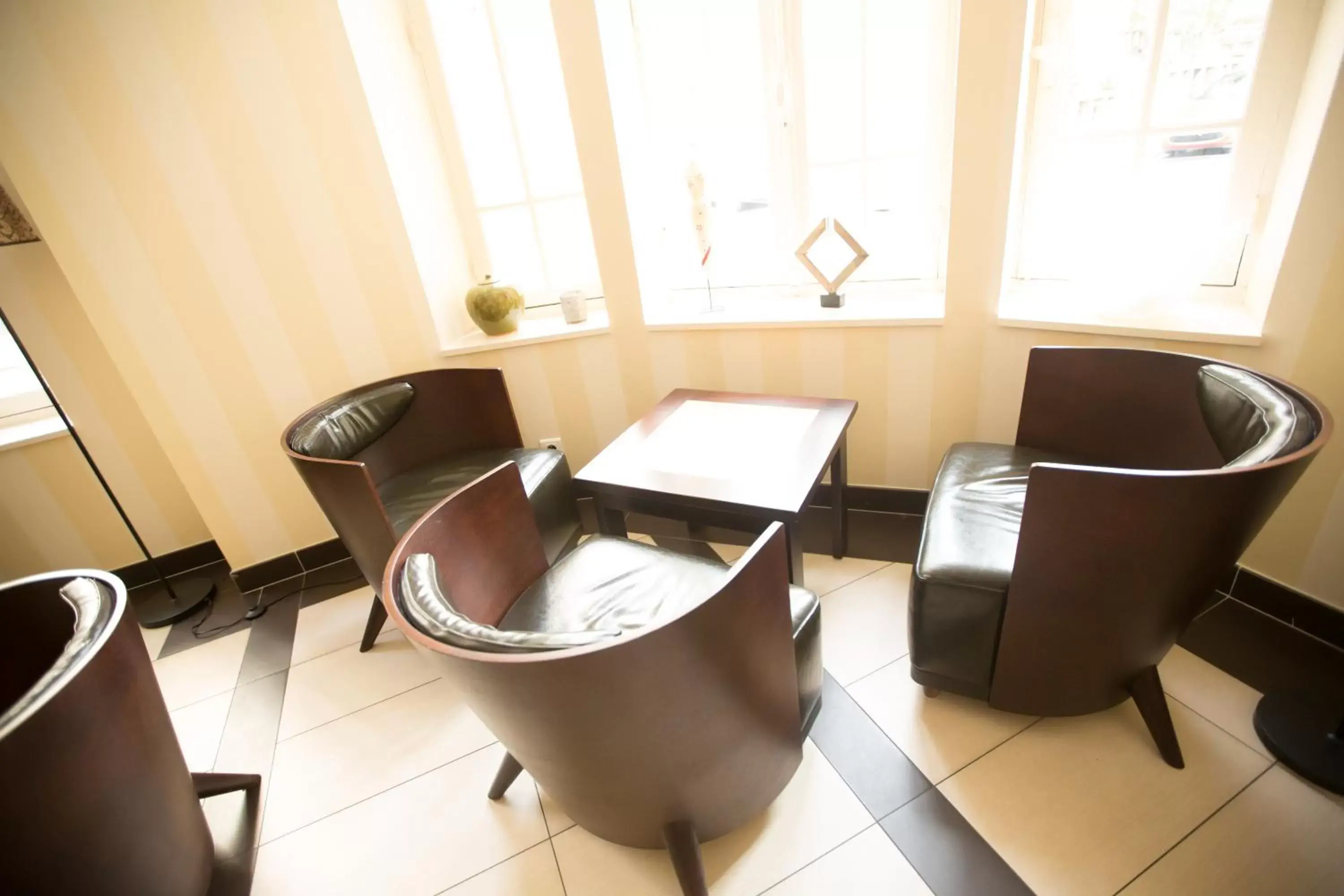 Lounge or bar, Seating Area in Hotel Balmoral Dinard
