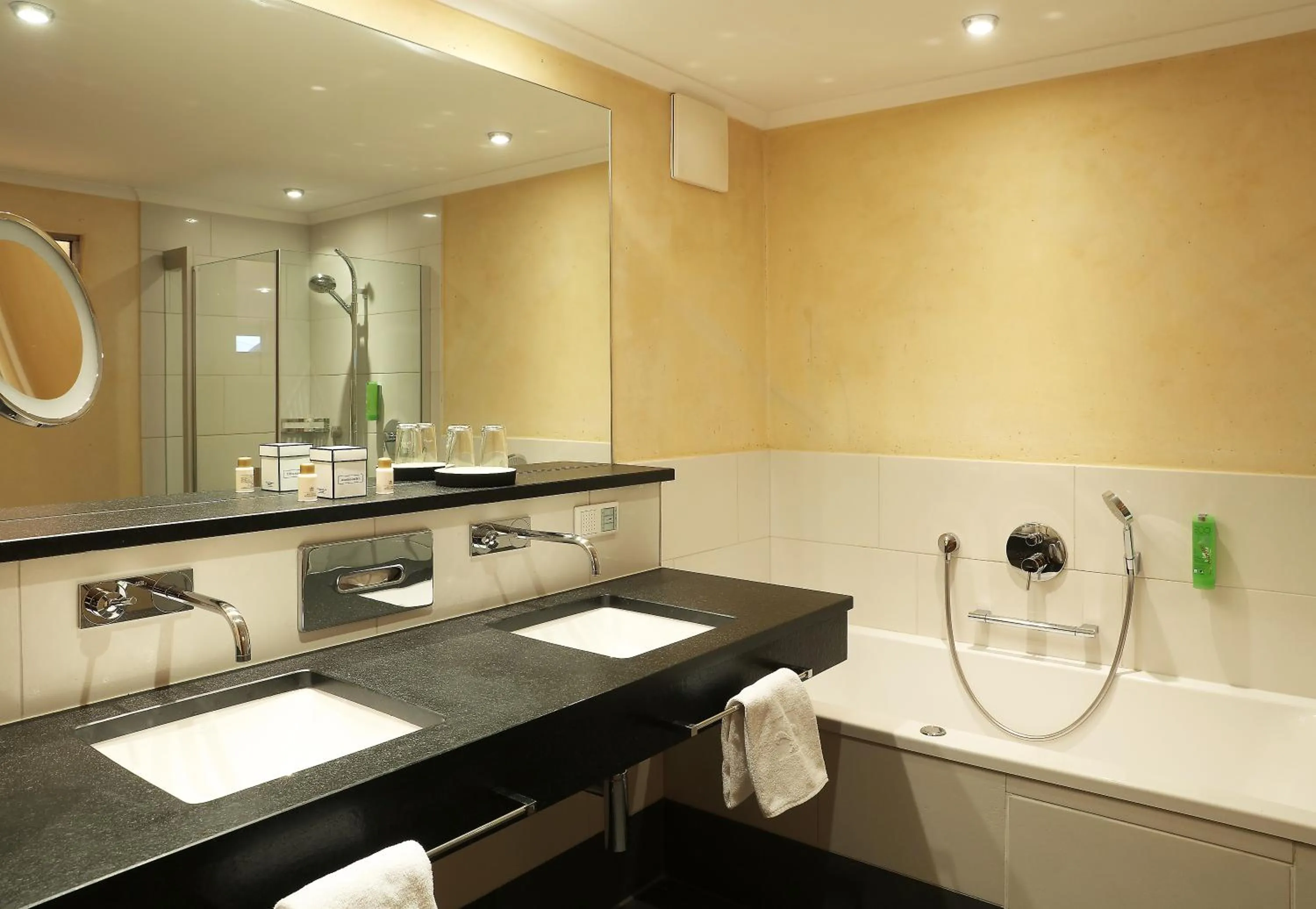 Bathroom in JUFA Alpenhotel Saalbach