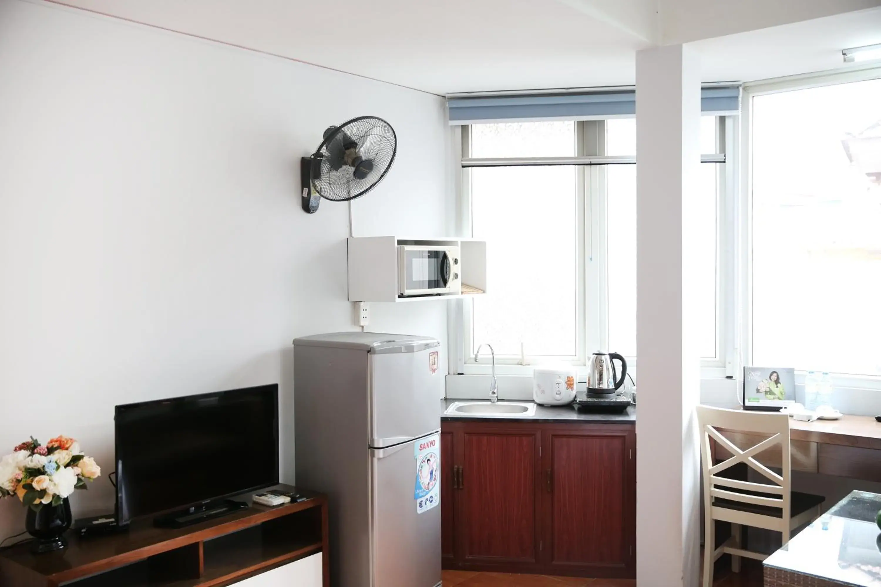 Photo of the whole room, Kitchen/Kitchenette in V-Studio Apartment 2