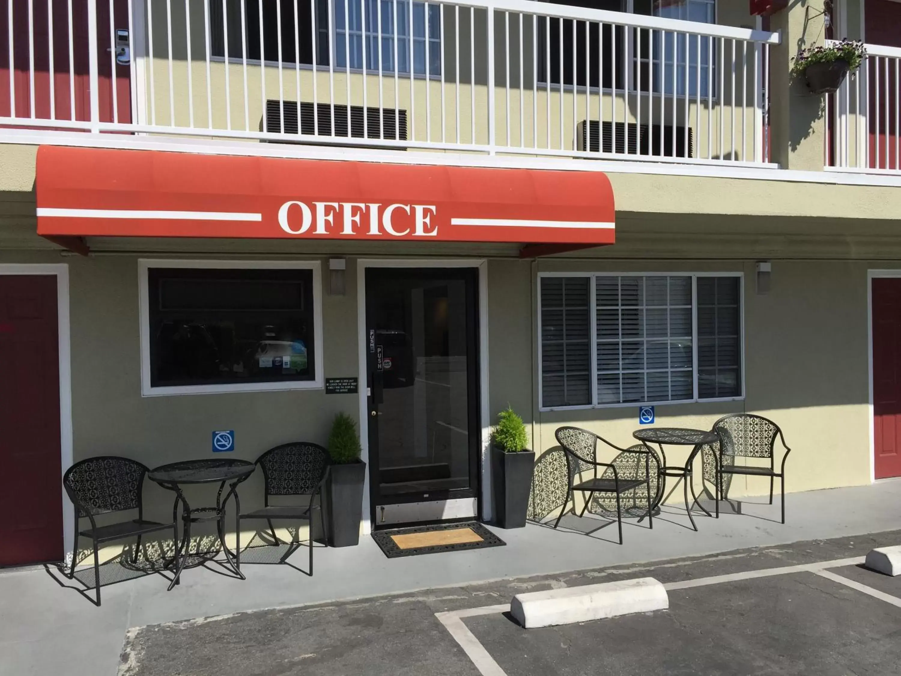 Facade/entrance, Patio/Outdoor Area in Regency Inn at San Francisco Airport