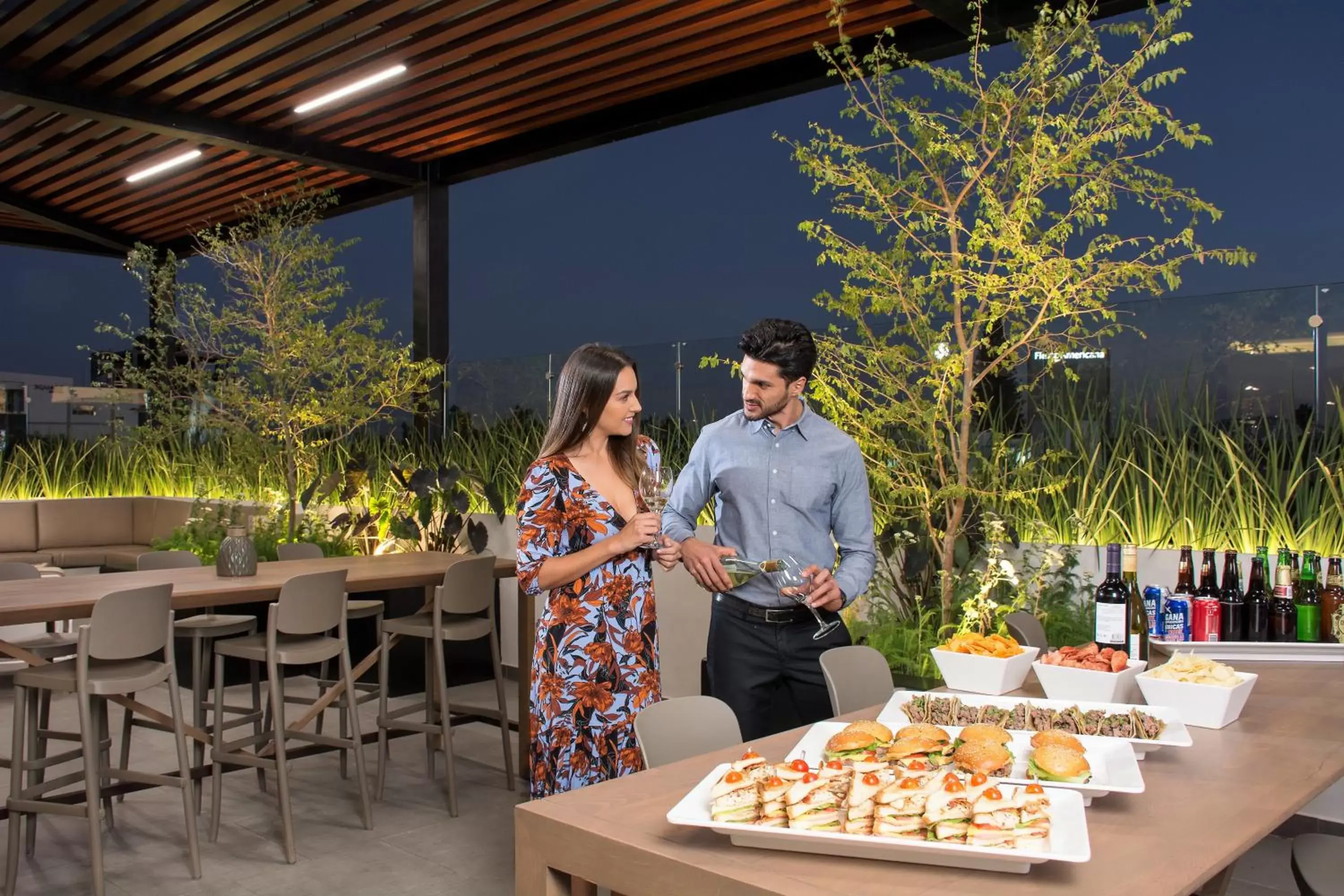 Restaurant/Places to Eat in Staybridge Suites - Guadalajara Novena, an IHG Hotel