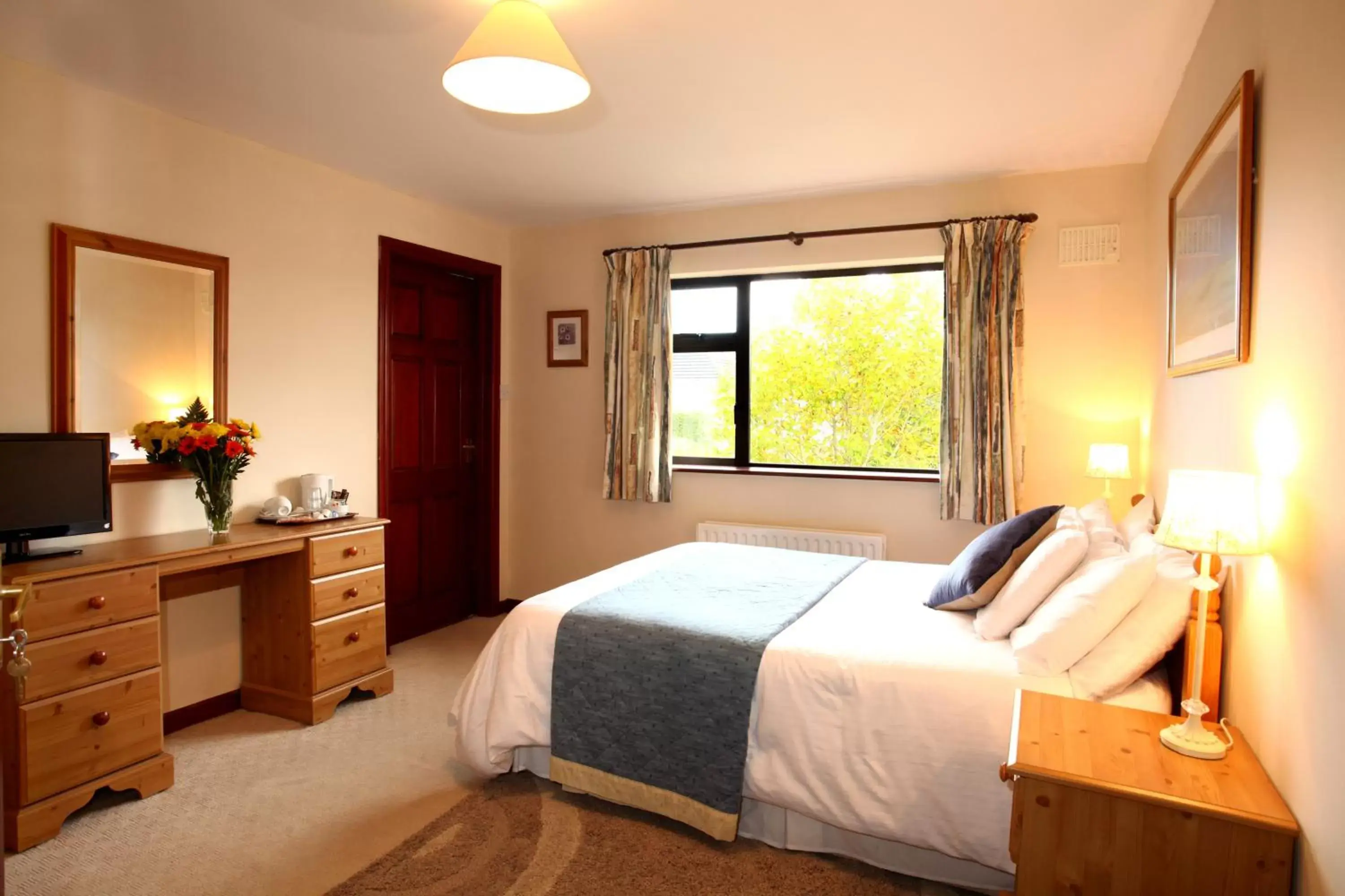 Bedroom, Bed in Doogarry House B&B