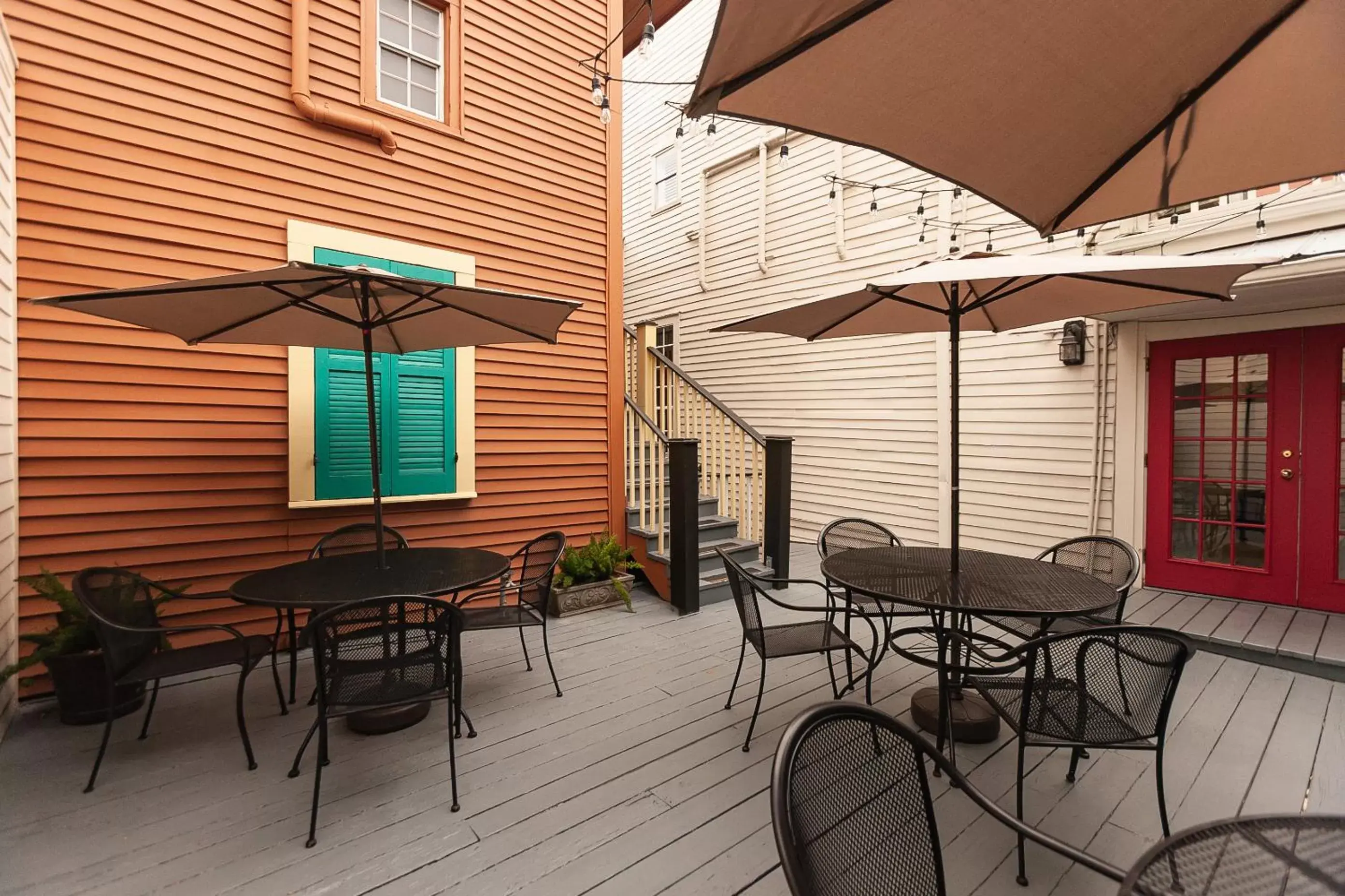 Patio, Restaurant/Places to Eat in Historic Streetcar Inn