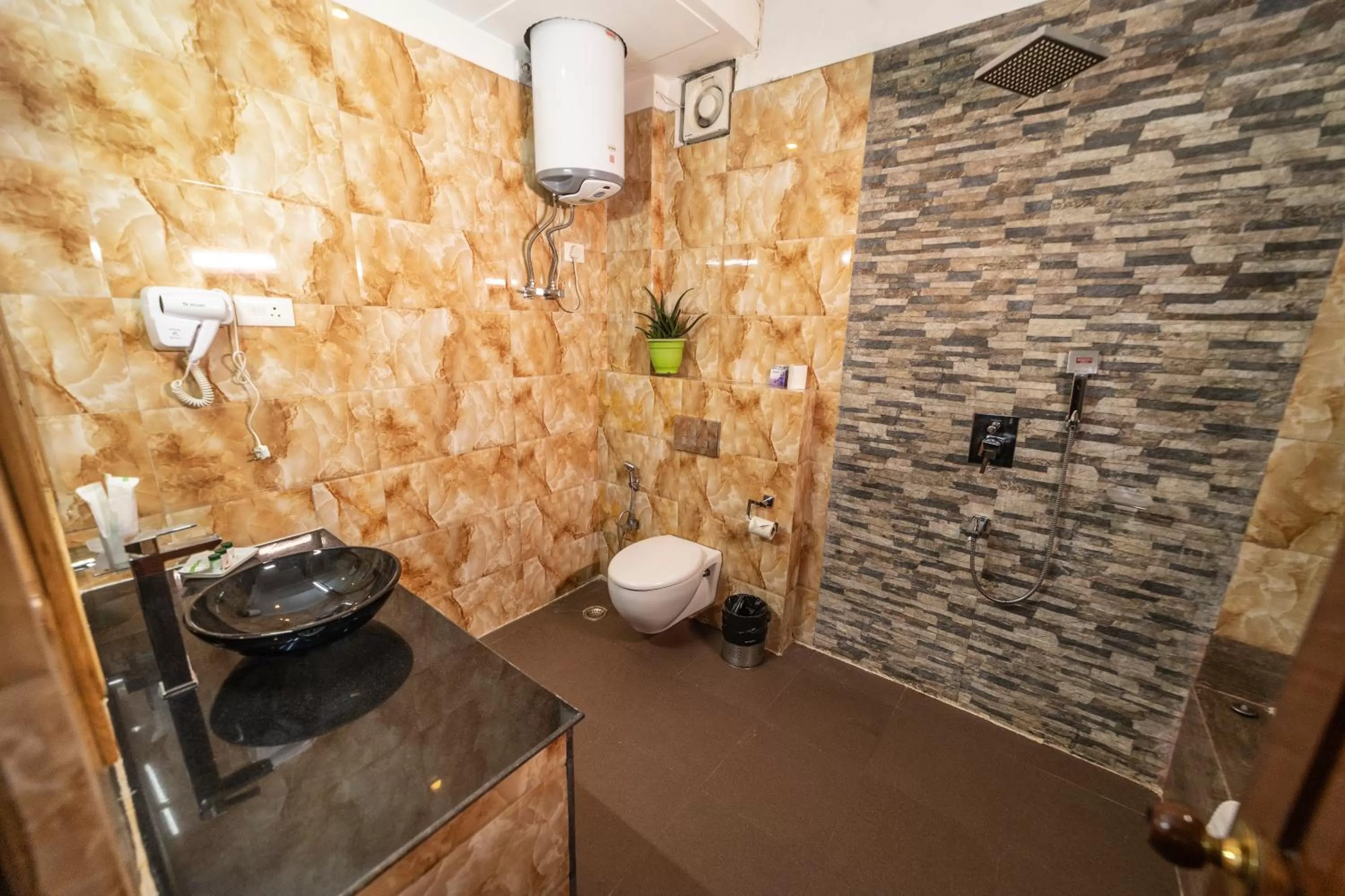 Shower in Yangthang Heritage