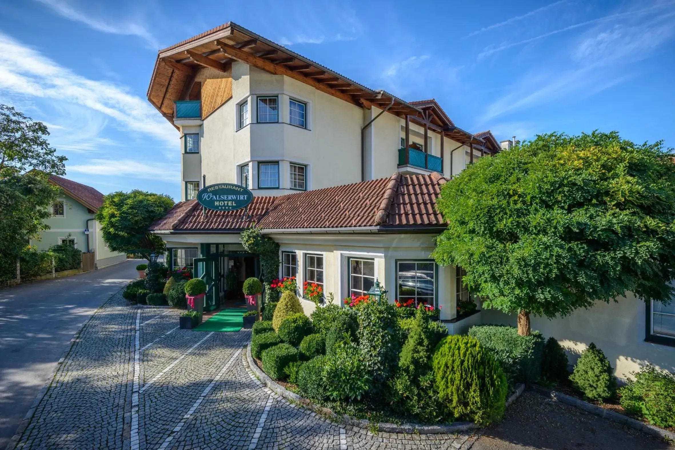 Facade/entrance, Property Building in Hotel Walserwirt