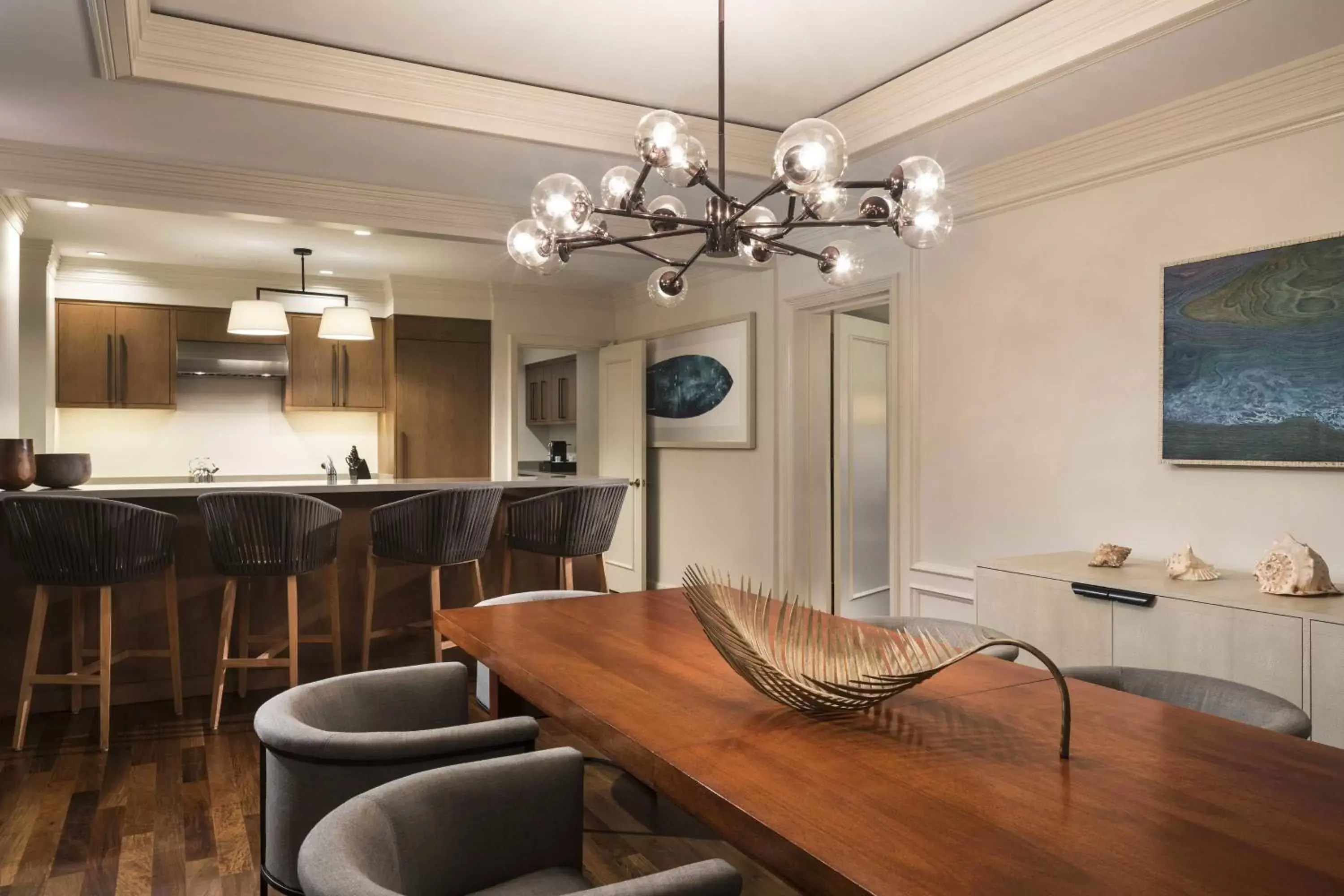 Kitchen or kitchenette, Seating Area in The Ritz-Carlton Maui, Kapalua