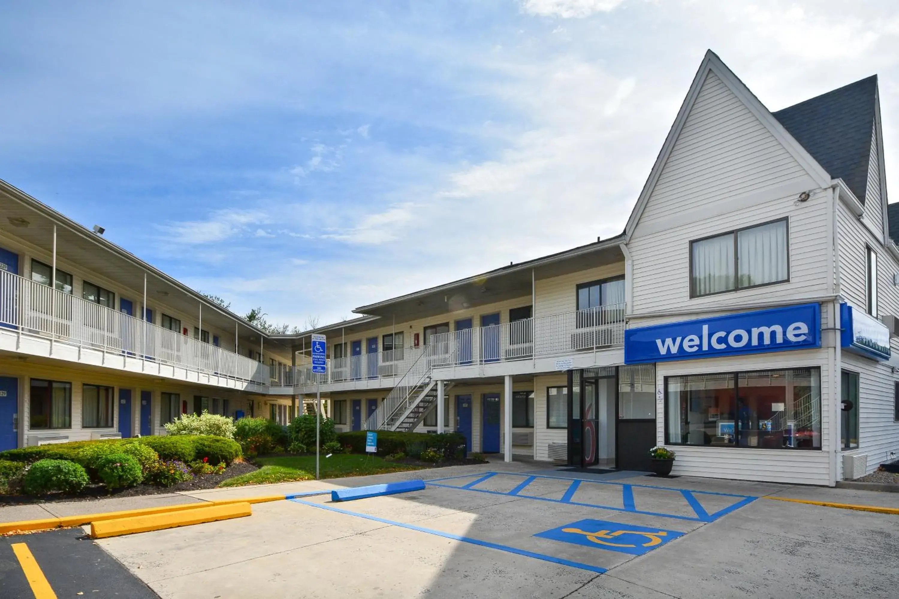 Facade/entrance, Property Building in Motel 6-Southington, CT - Hartford