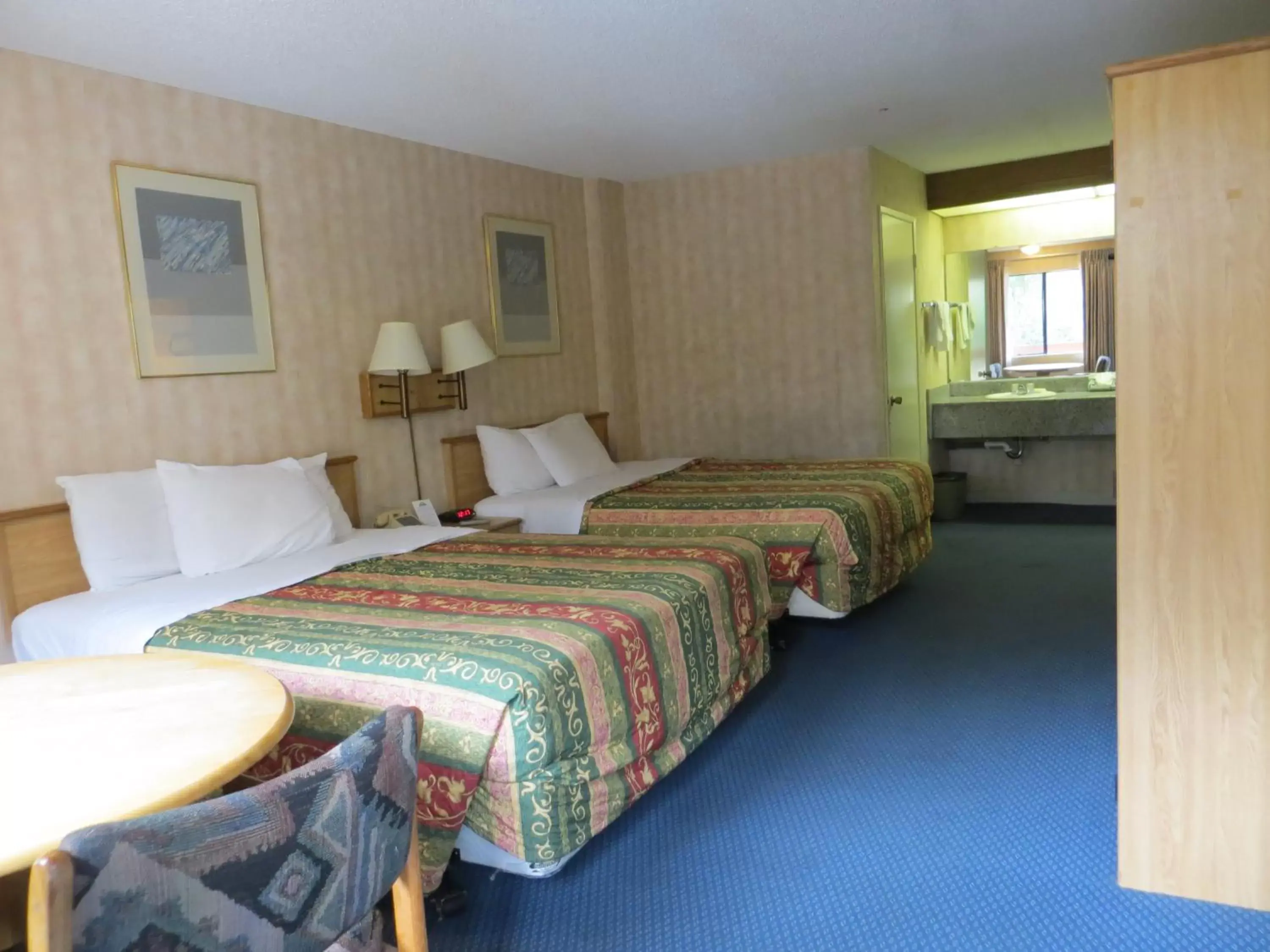 Queen Room with Two Queen Beds - Smoking in Days Inn by Wyndham Anaheim West