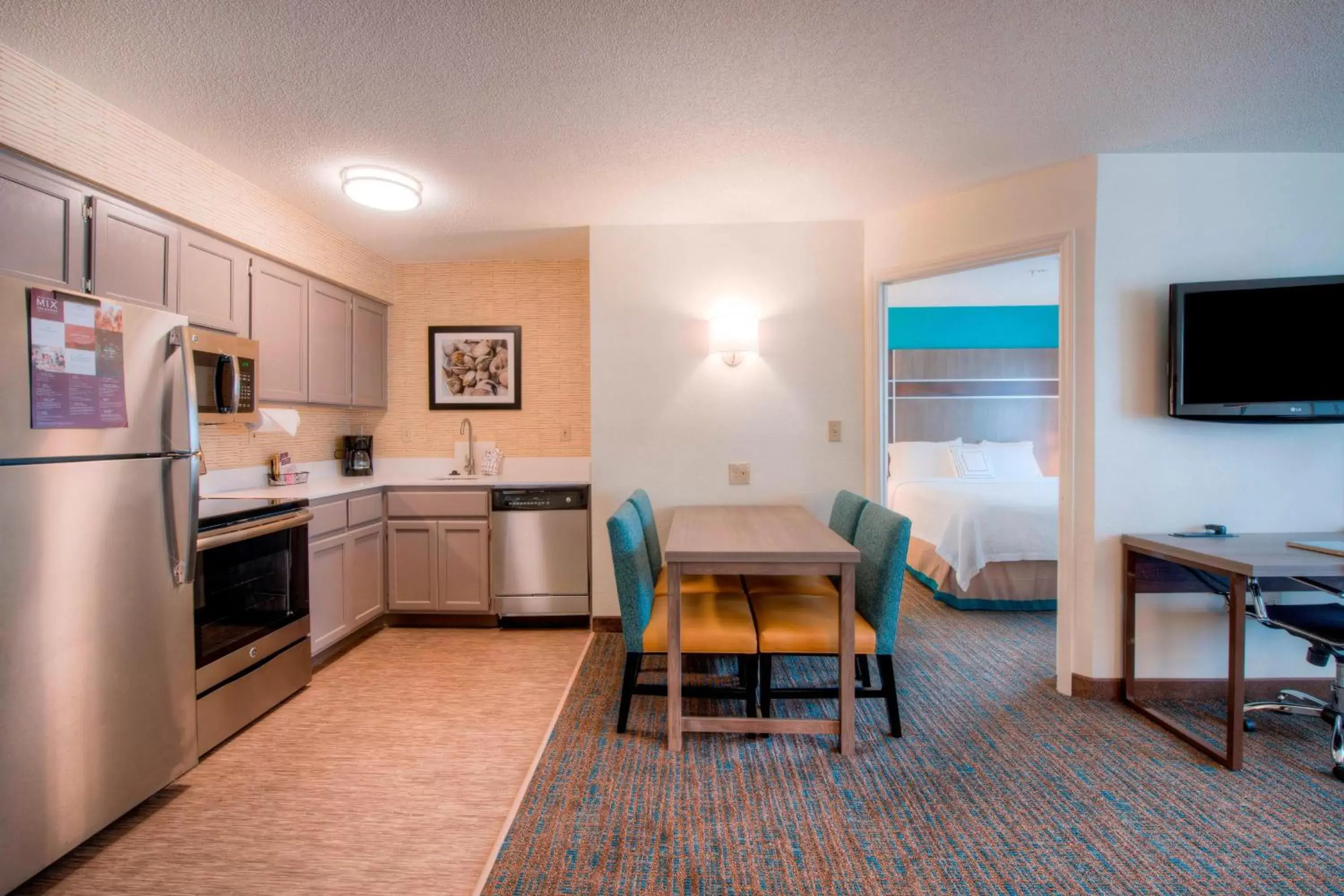 Bedroom, Kitchen/Kitchenette in Residence Inn by Marriott Wilmington Landfall