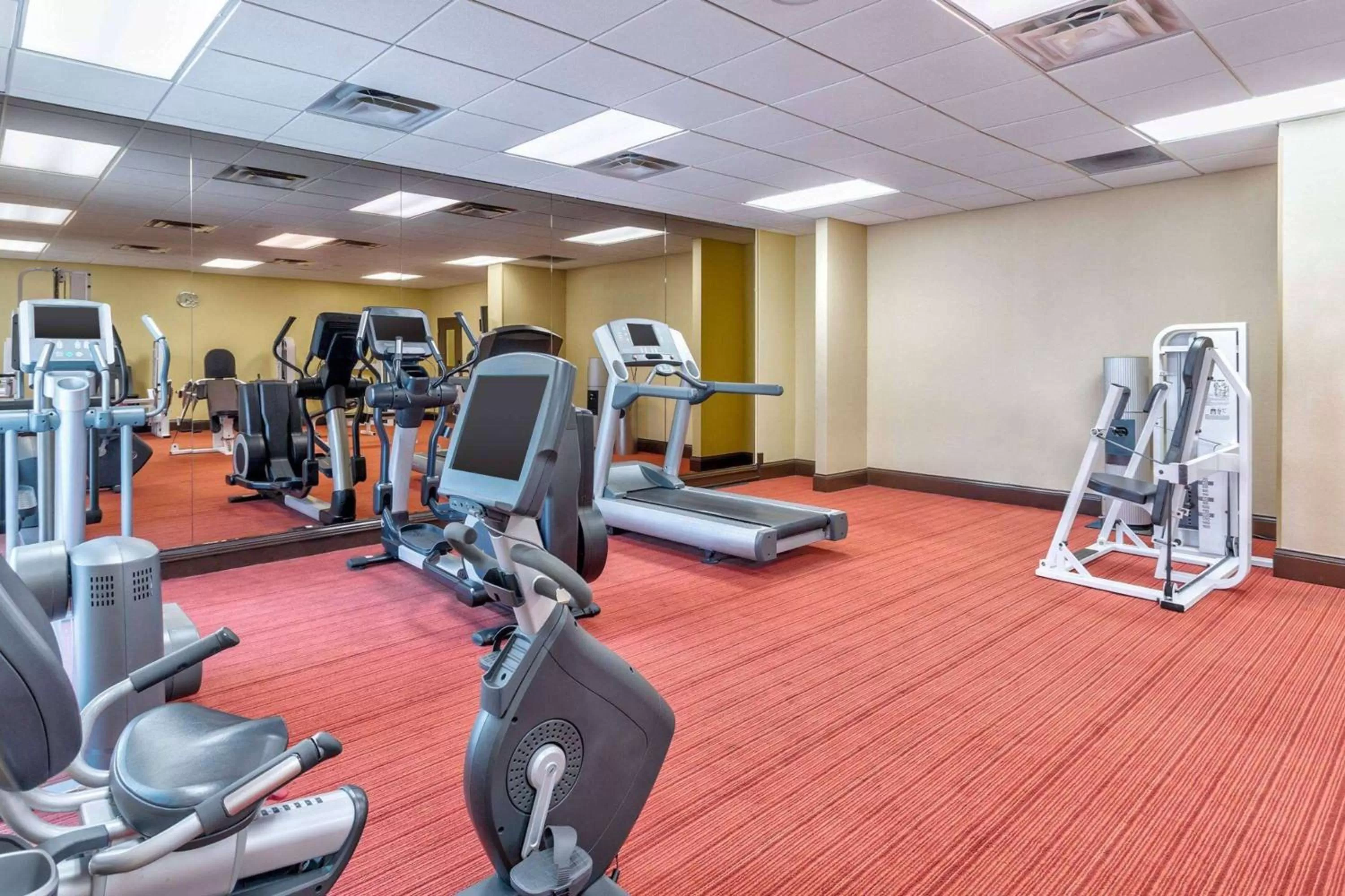 Fitness centre/facilities in Wyndham Garden Kansas City Airport