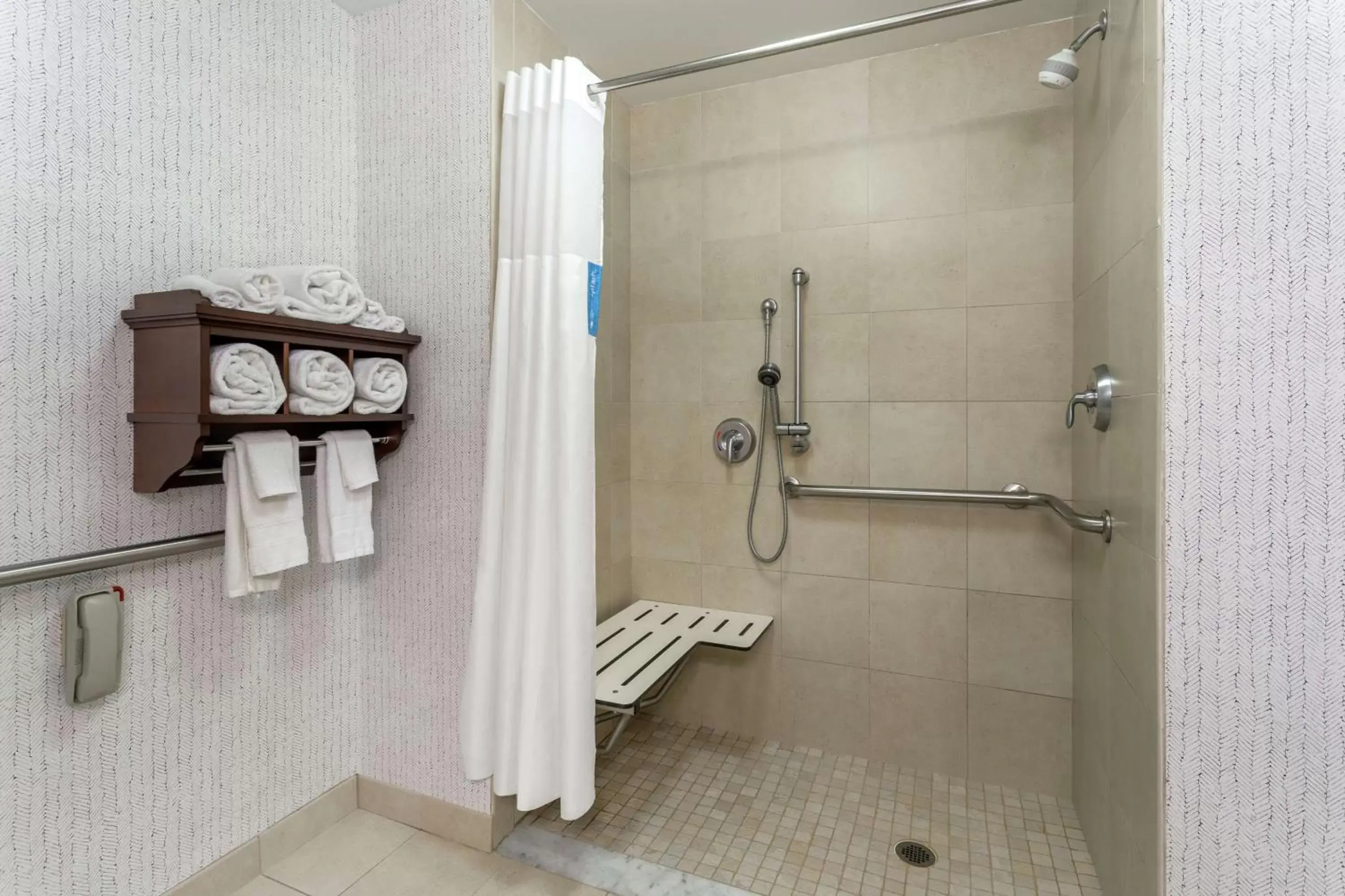 Bathroom in Hampton Inn & Suites Saratoga Springs Downtown