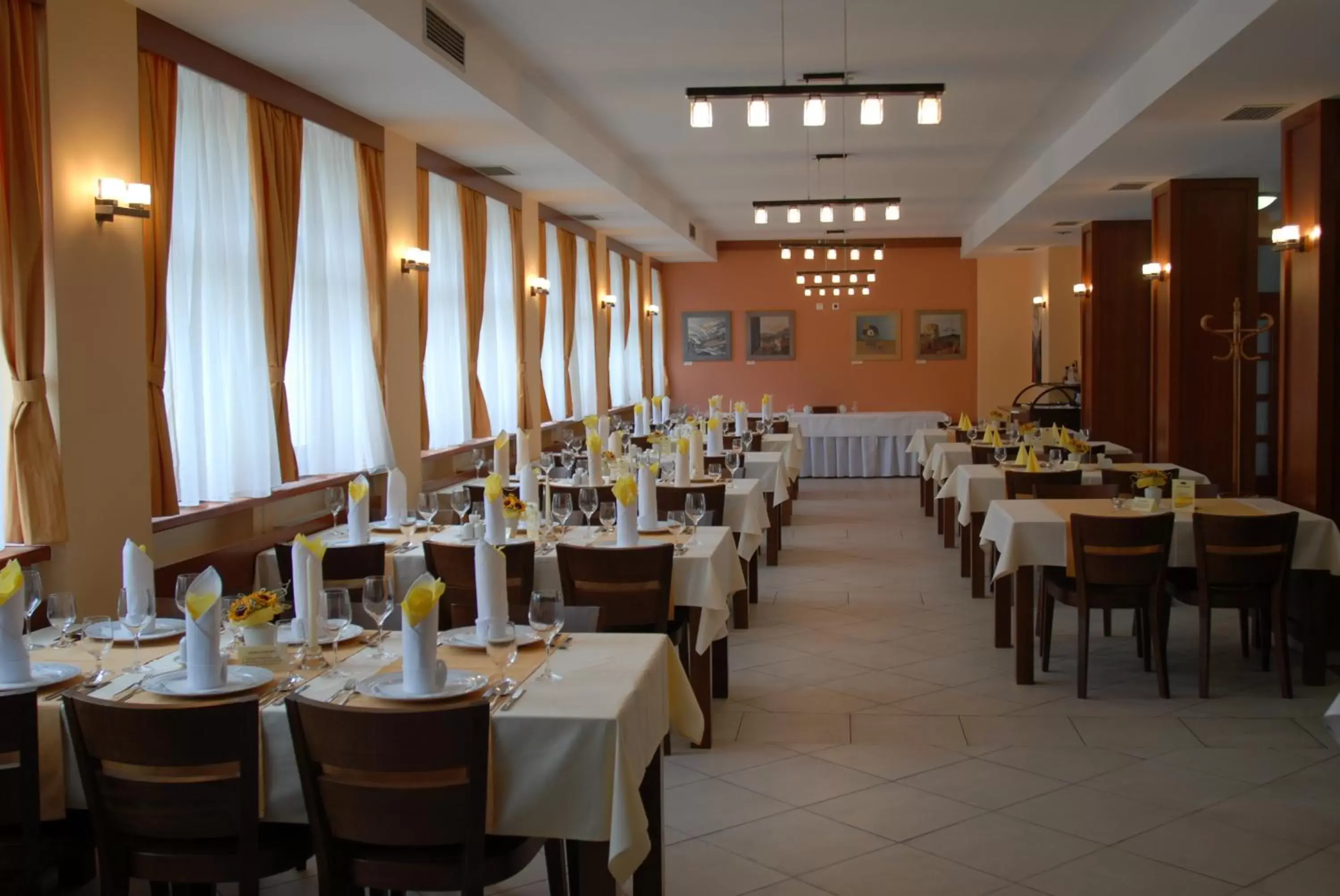 Restaurant/Places to Eat in Hotel Podhradie