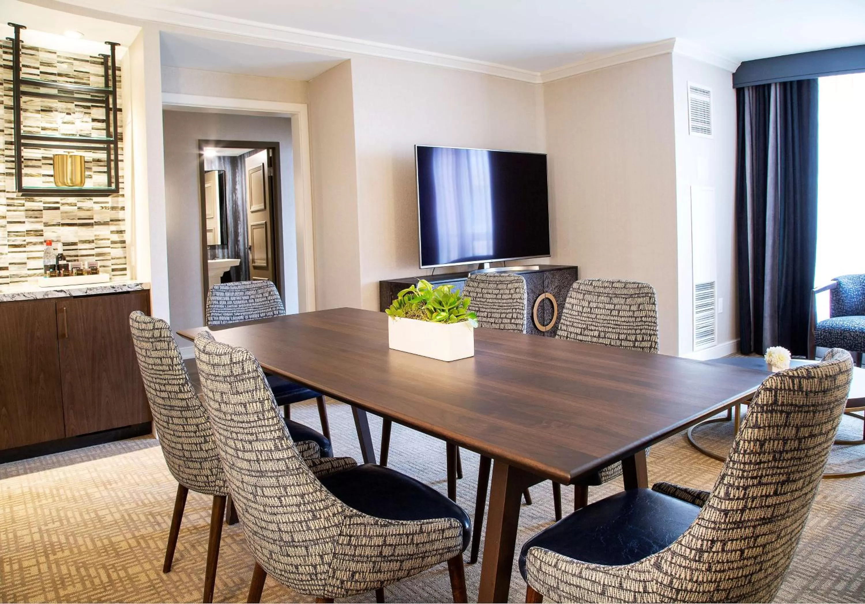 Photo of the whole room in The Yorkville Royal Sonesta Hotel Toronto