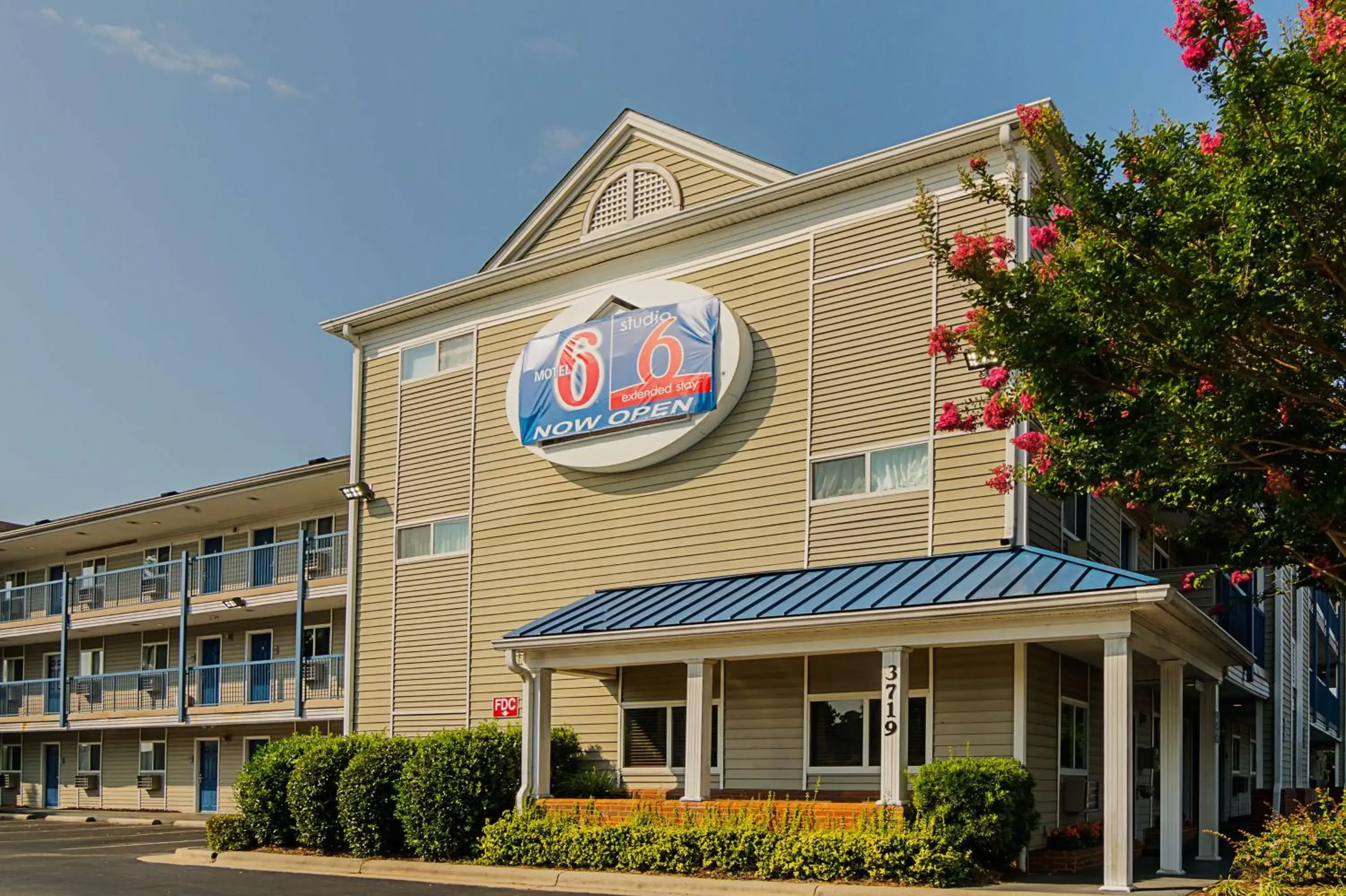 Property Building in Motel 6-Fayetteville, NC - Fort Bragg Area