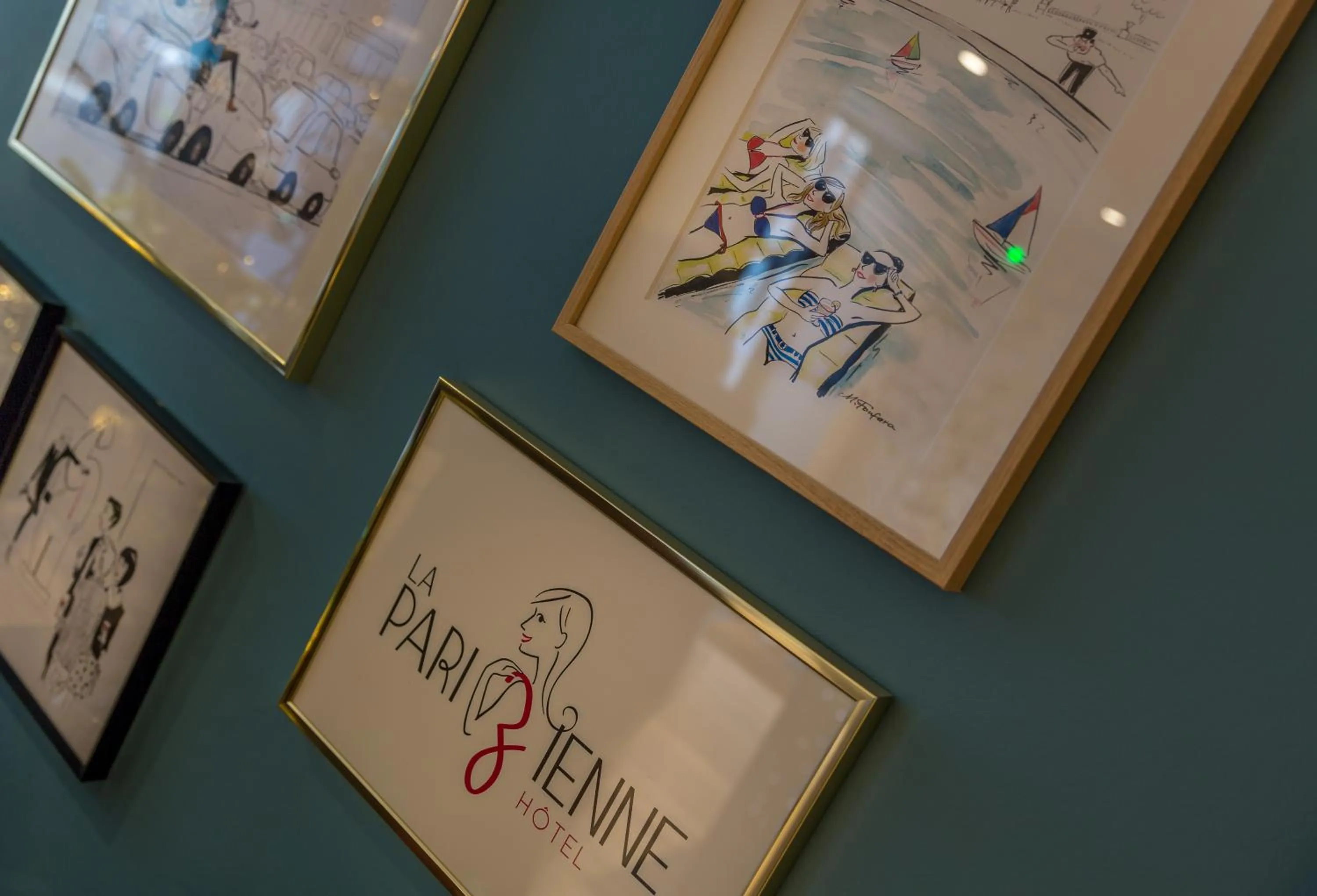 Decorative detail in Hôtel La Parizienne - Proche Montparnasse