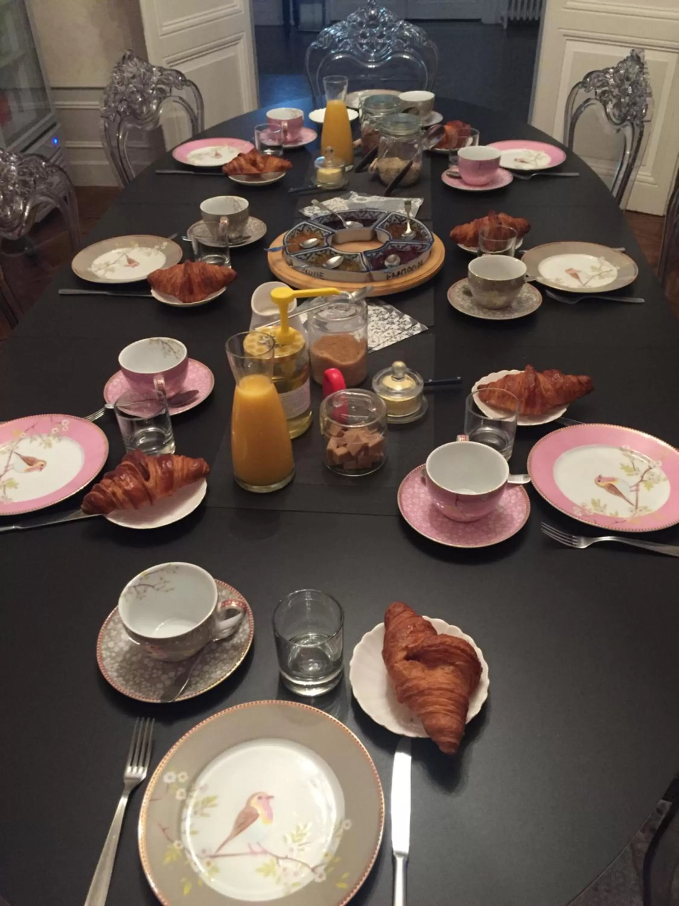 Buffet breakfast in L'Oustal