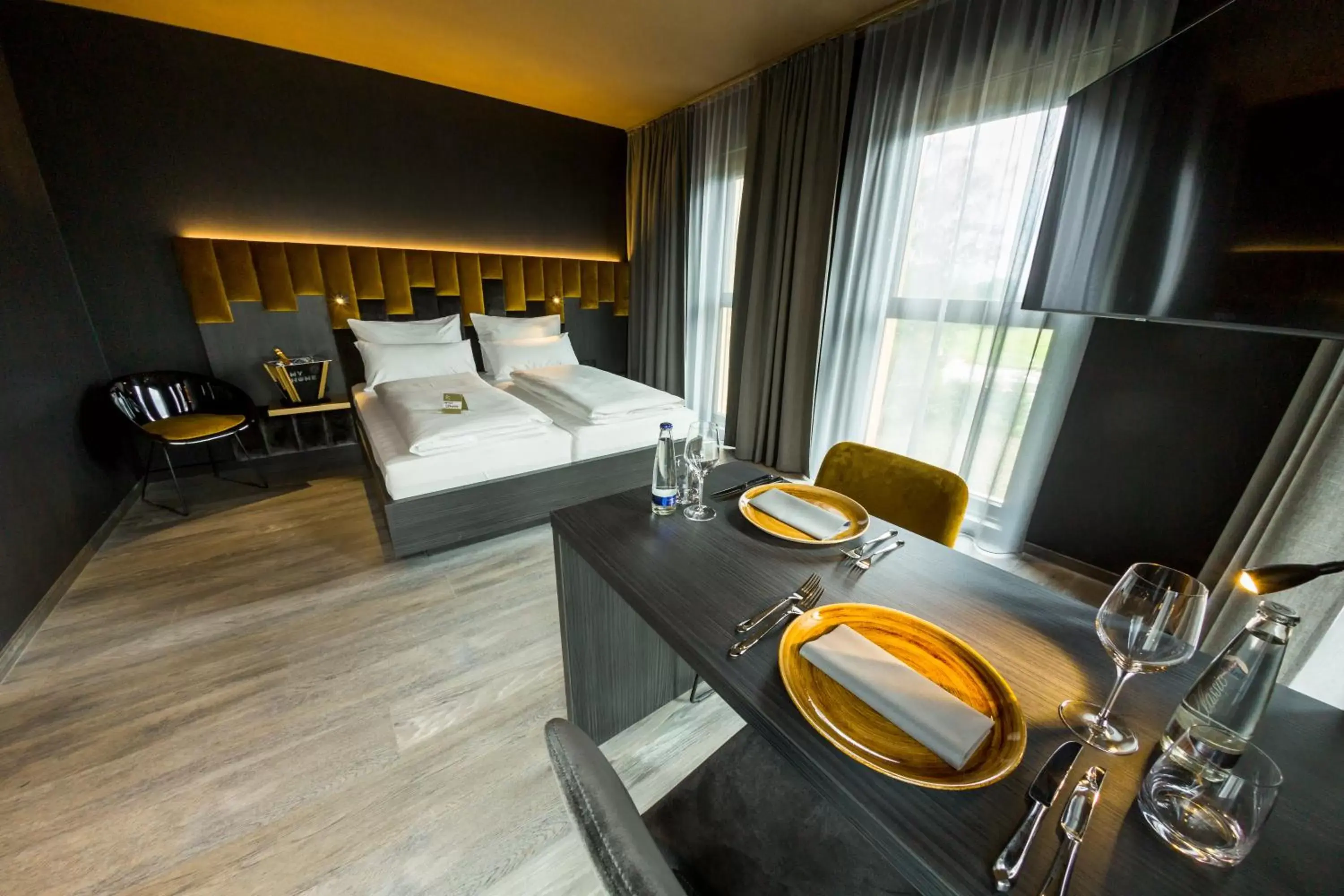 Photo of the whole room, Bed in MY HOME MY HOTEL Rosenheim Photo of the whole room, Bed in MY HOME MY HOTEL Rosenheim