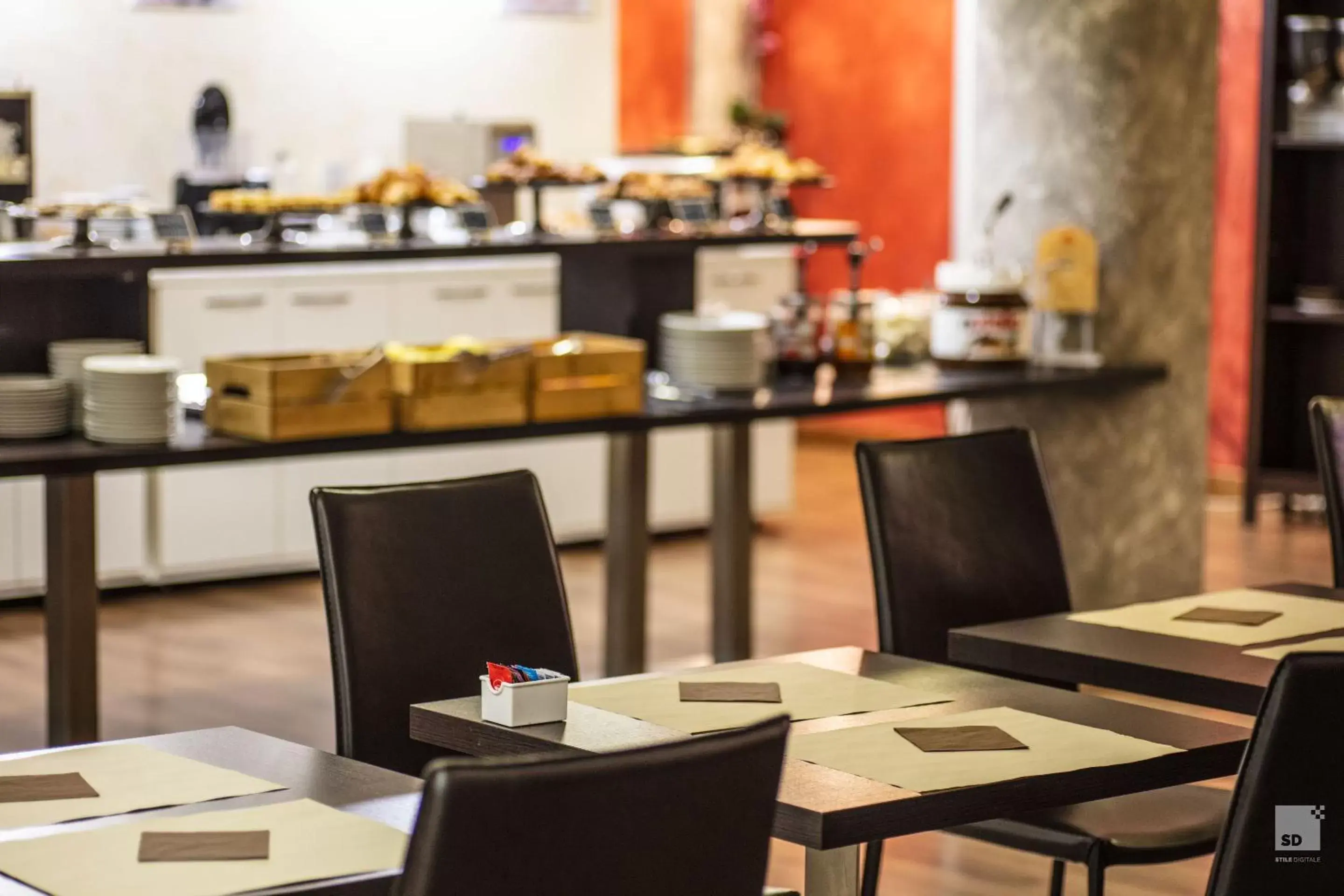 Restaurant/places to eat in Hotel Diplomatic Restaurant/places to eat in Hotel Diplomatic