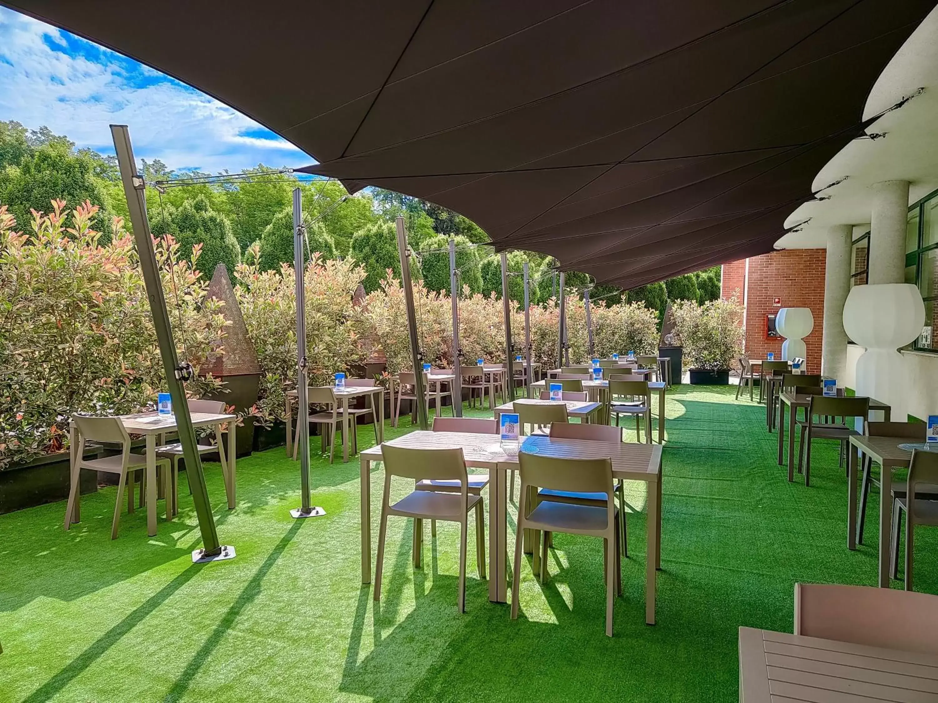 Garden, Restaurant/Places to Eat in Just Hotel Lomazzo Fiera