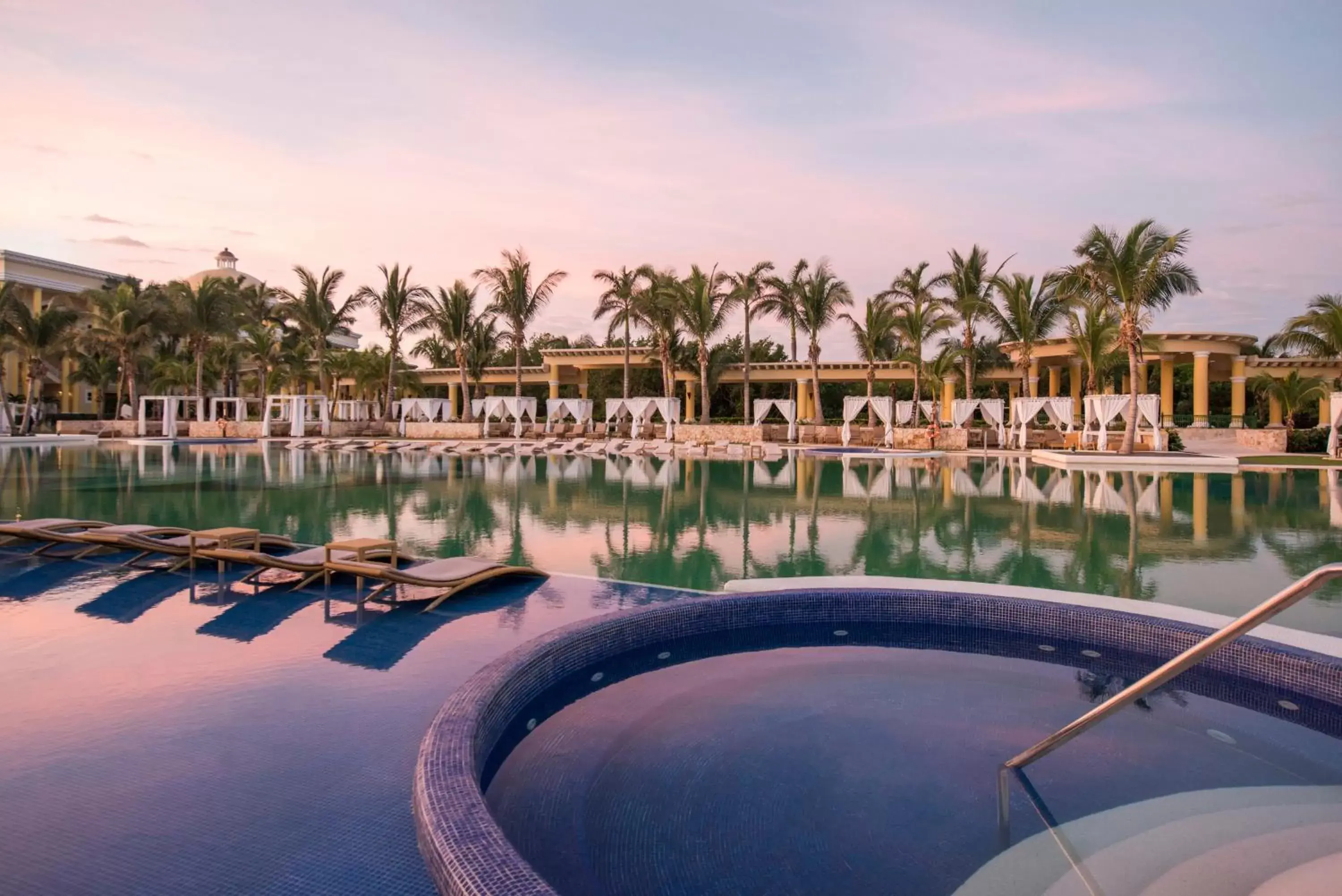 Swimming pool in JOIA Paraiso by Iberostar - Adults Only All Inclusive Resort Swimming pool in JOIA Paraiso by Iberostar - Adults Only All Inclusive Resort