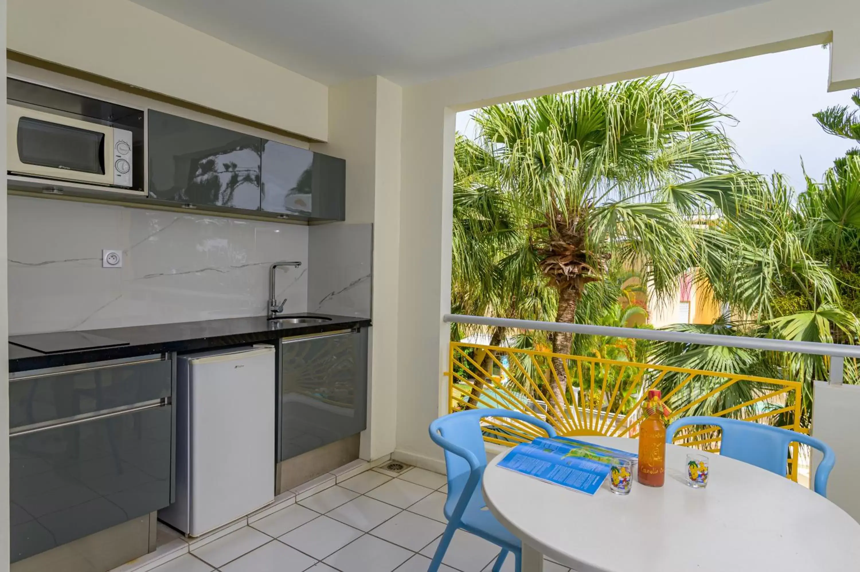 Kitchen or kitchenette, Kitchen/Kitchenette in Canella Beach Hotel