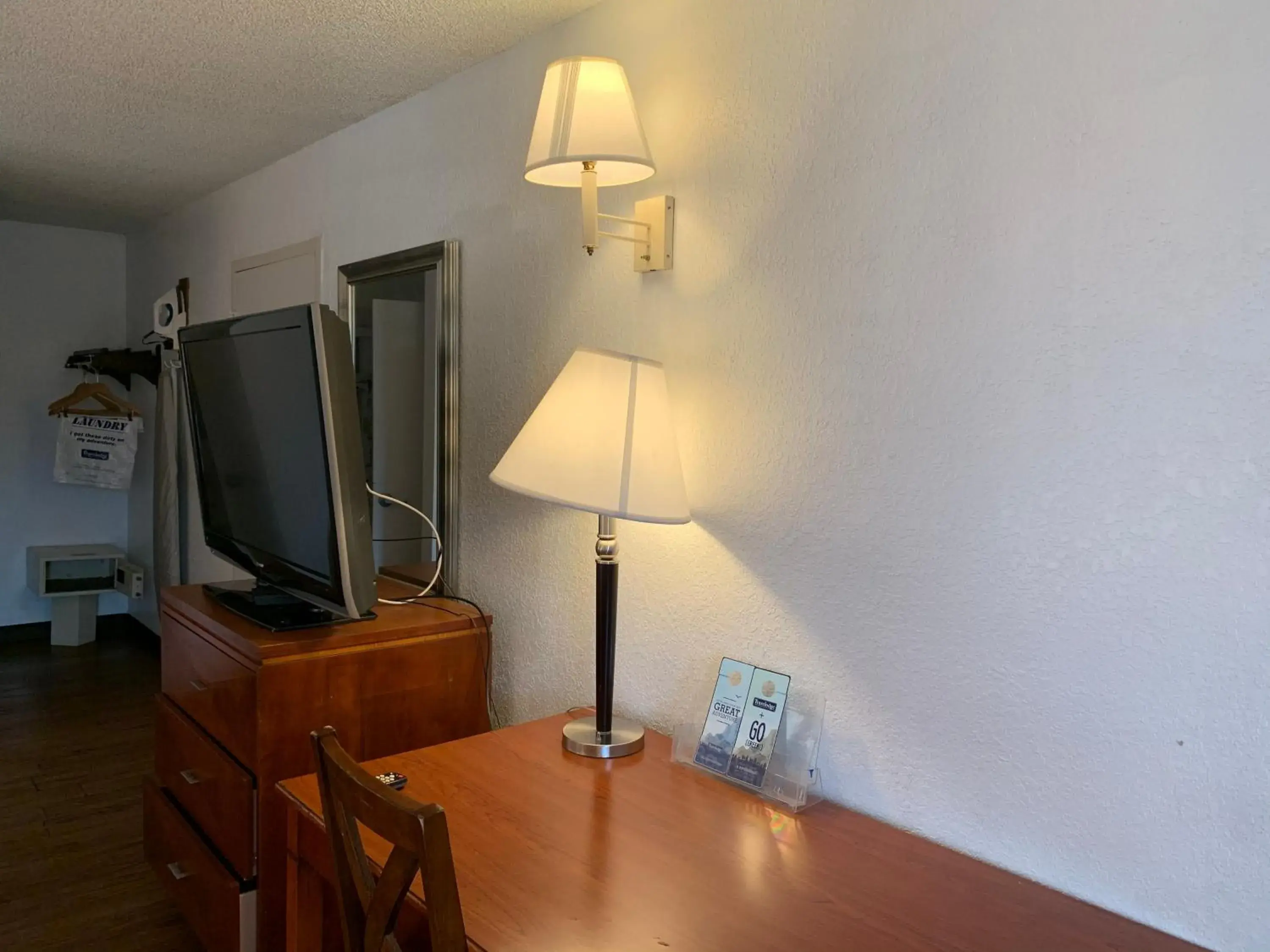 TV and multimedia in Travelodge Suites by Wyndham MacClenny I-10 TV and multimedia in Travelodge Suites by Wyndham MacClenny I-10