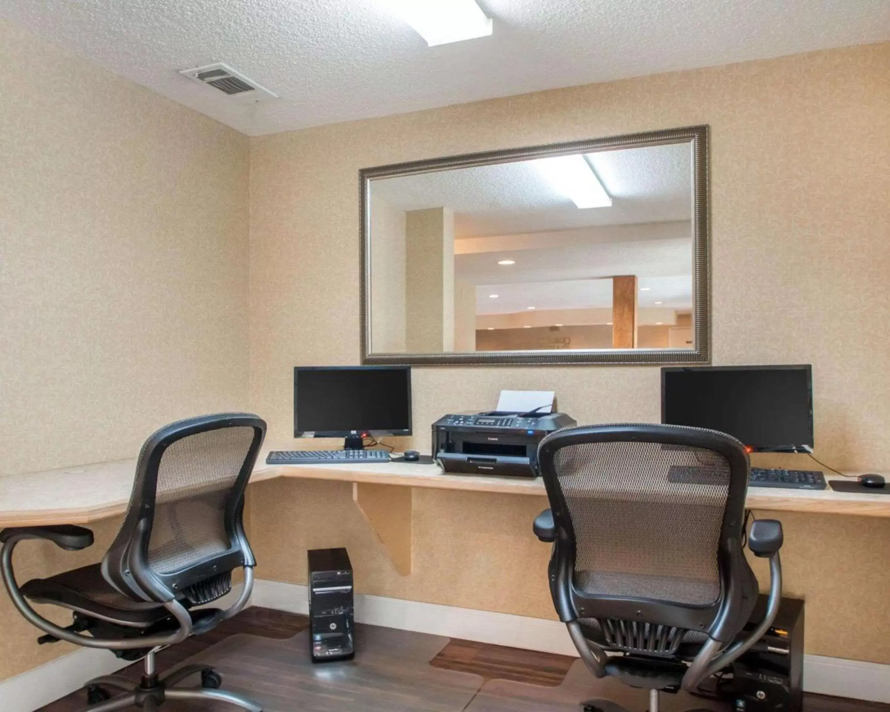On site, Business Area/Conference Room in Quality Inn & Suites Ridgeland