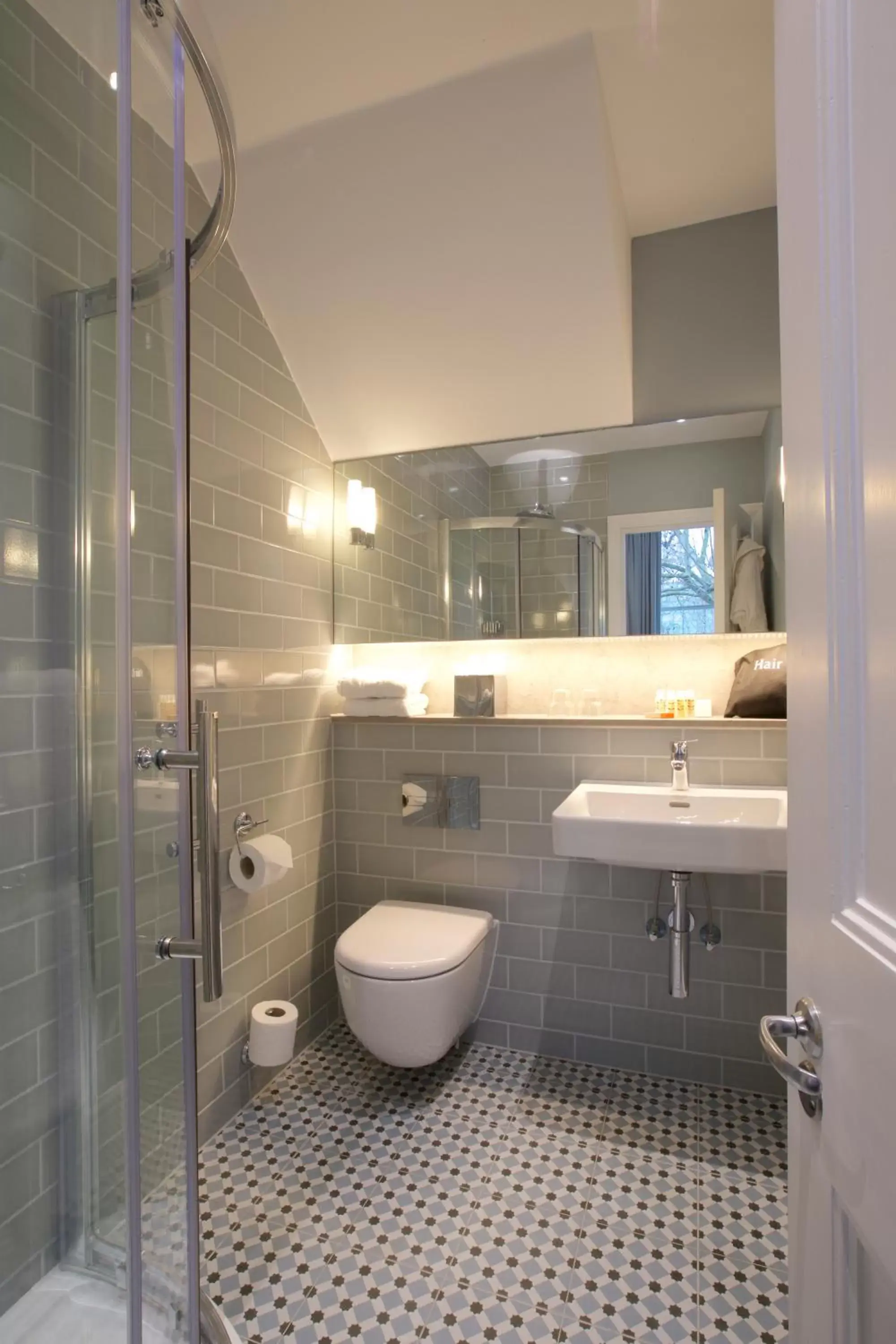 Shower, Bathroom in 54 Queen's Gate Hotel
