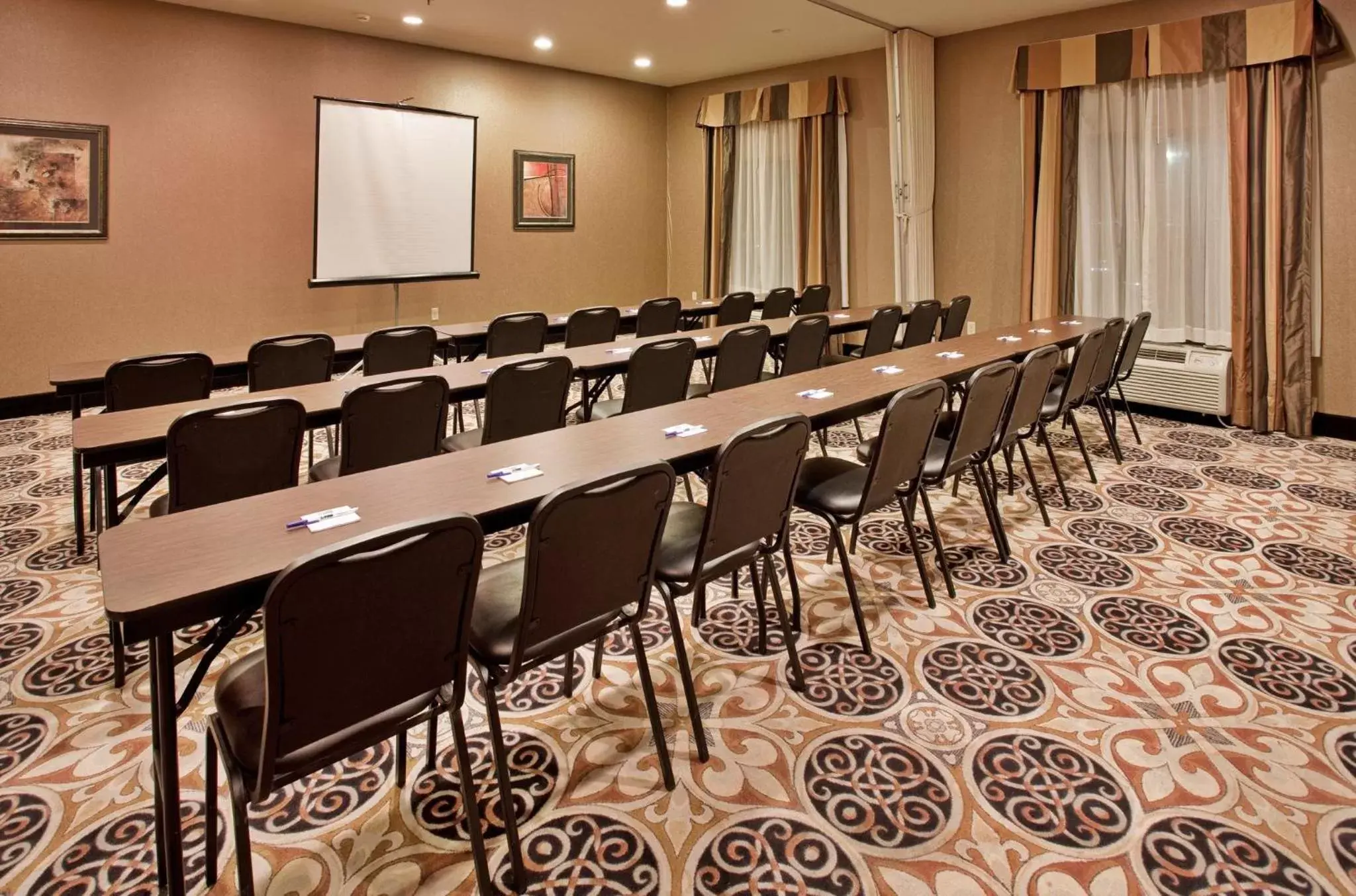 Meeting/conference room in Holiday Inn Express Hotel & Suites McPherson, an IHG Hotel