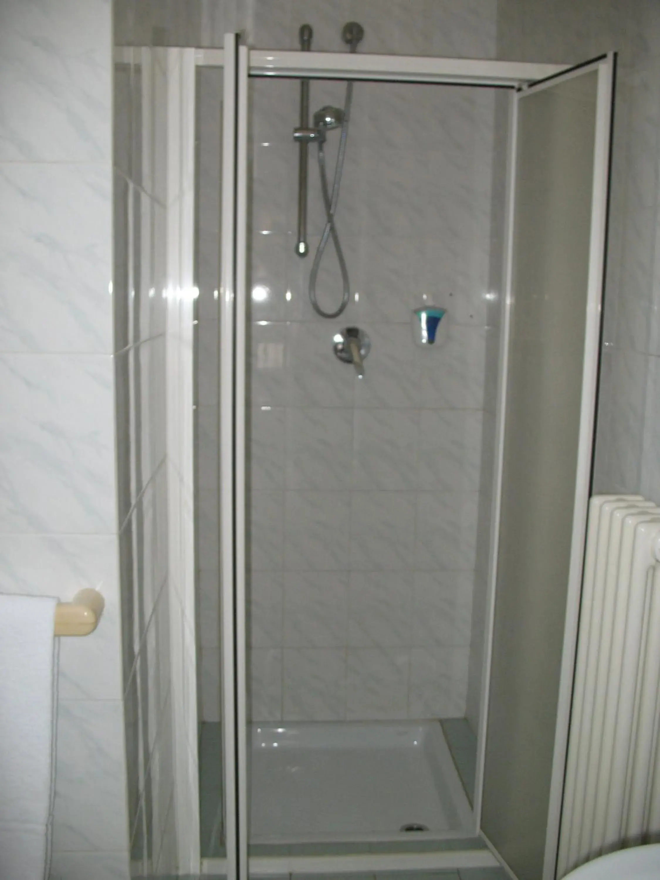 Shower, Bathroom in Hotel Classicano