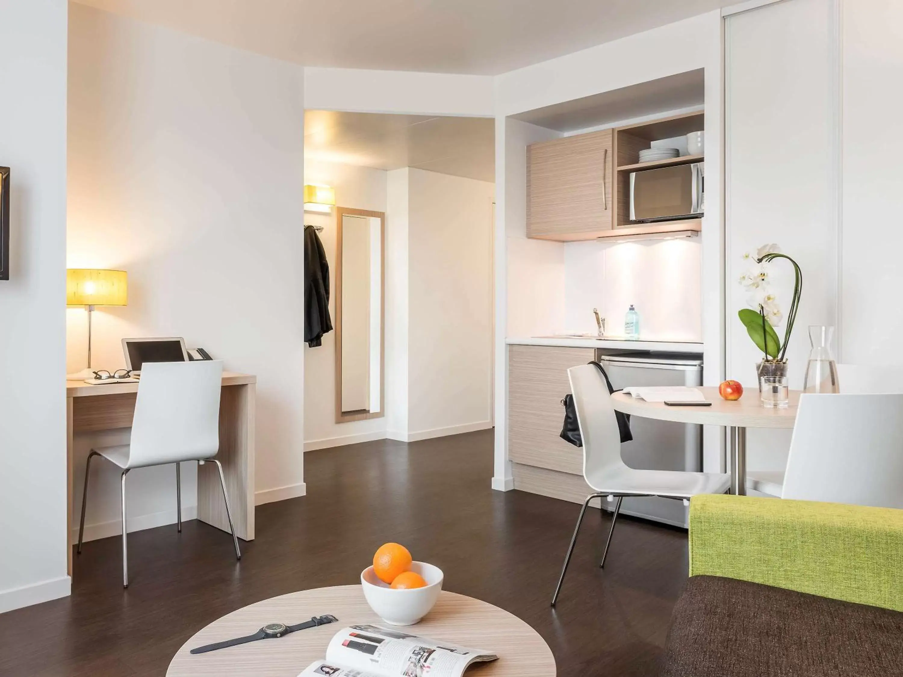 Kitchen or kitchenette, Dining Area in Aparthotel Adagio Access Paris Reuilly