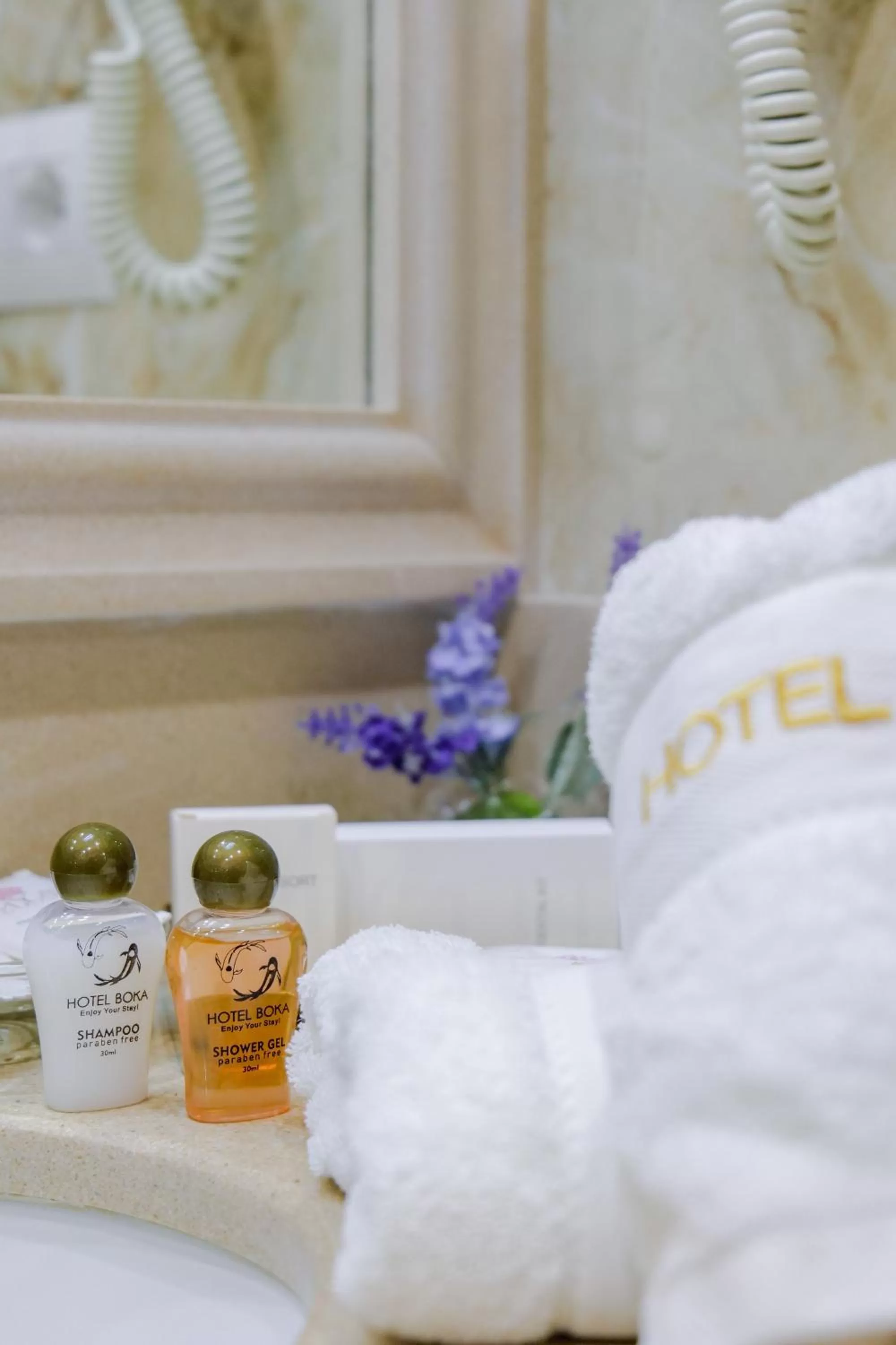 Bathroom, Bed in Hotel Boka