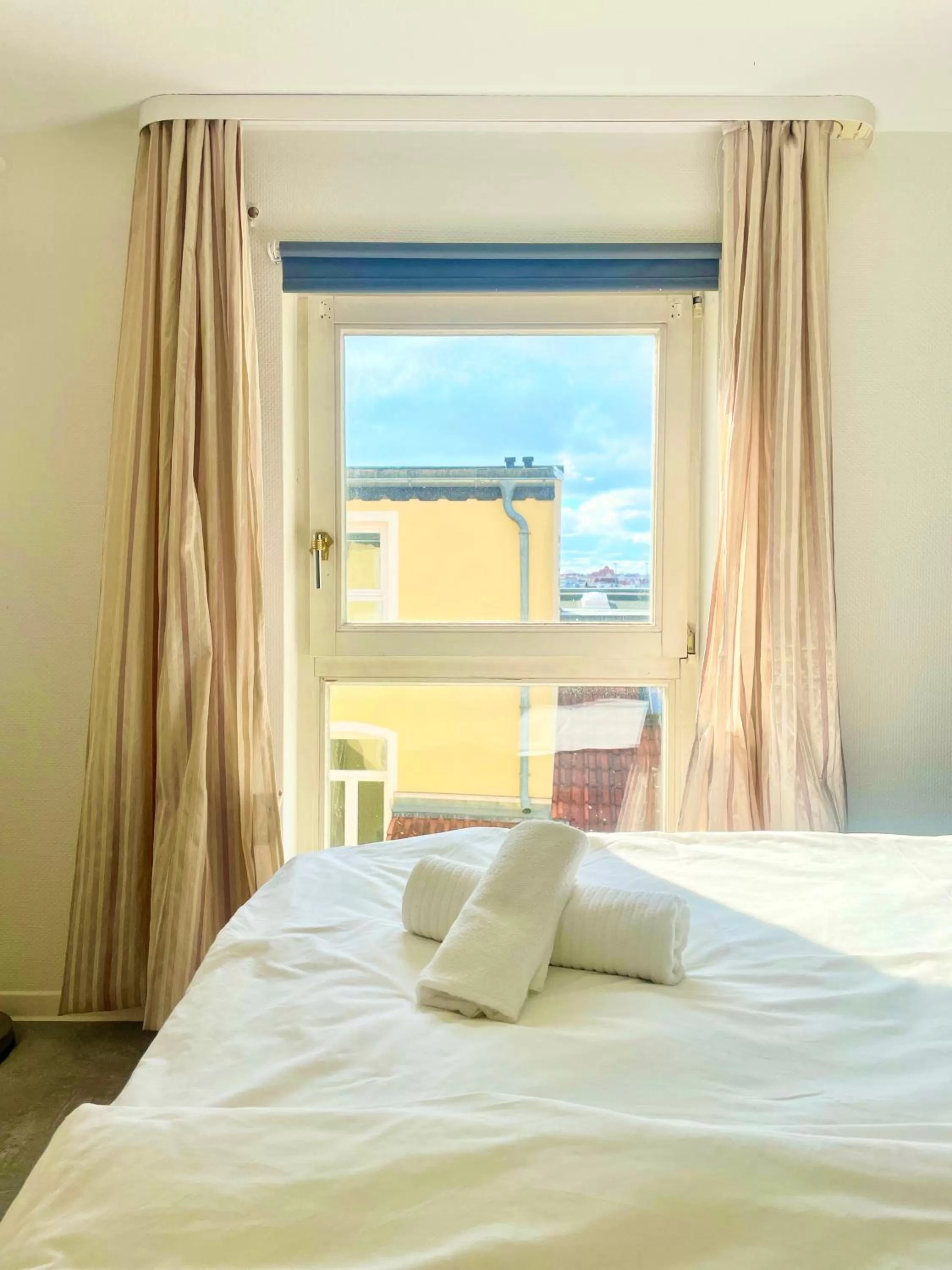 Bed in Saale, Marktplatz Zentrum, Apartmenthaus am Dom von Plant Room