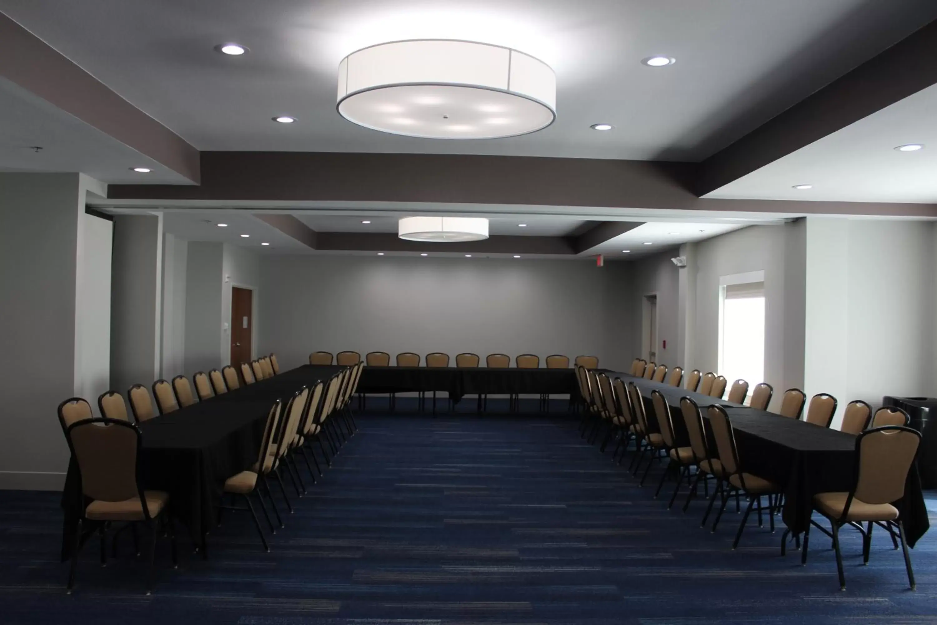 Meeting/conference room in Holiday Inn Express Hotel & Suites Mansfield, an IHG Hotel