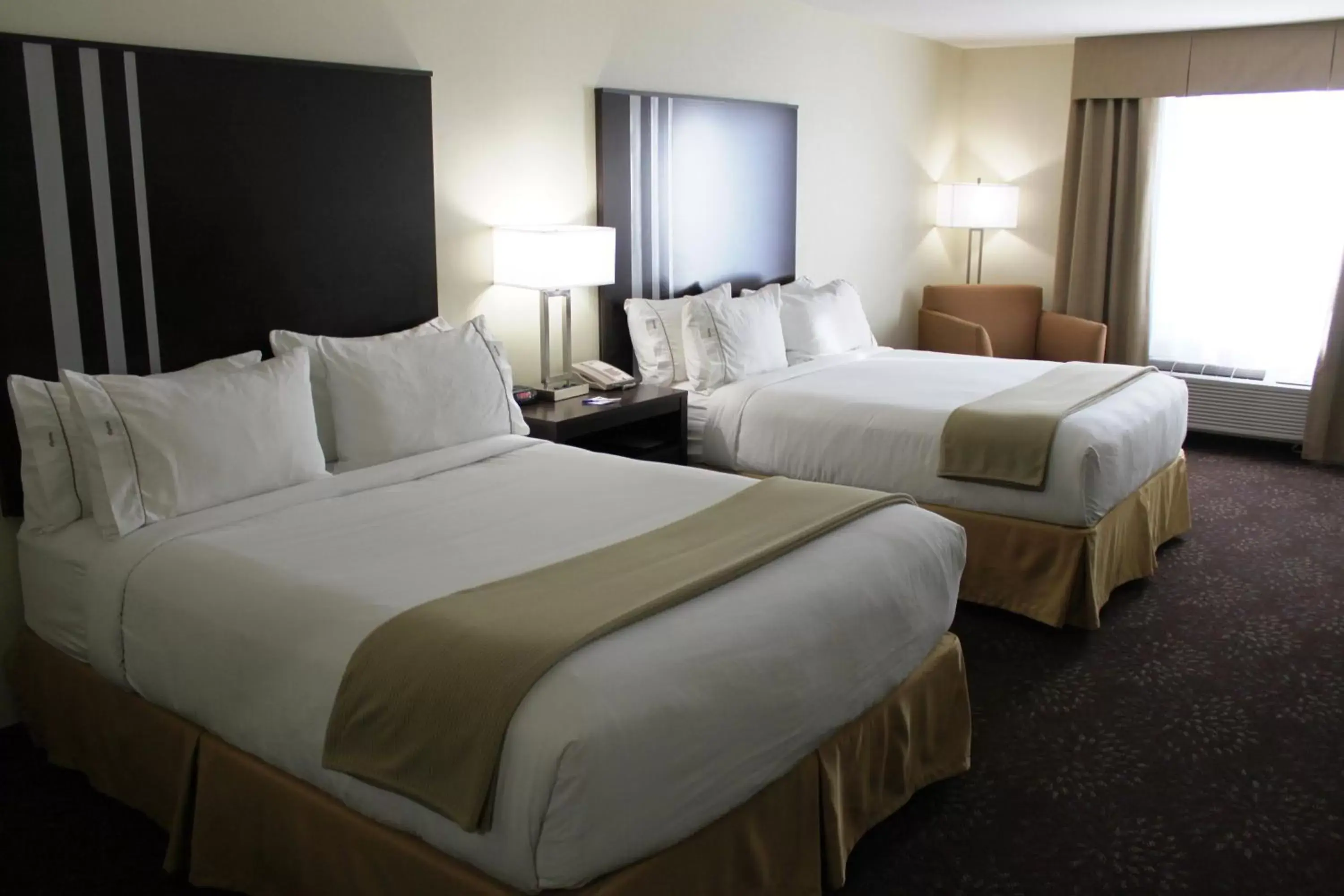 Photo of the whole room, Bed in Holiday Inn Express Yorkton East, an IHG Hotel