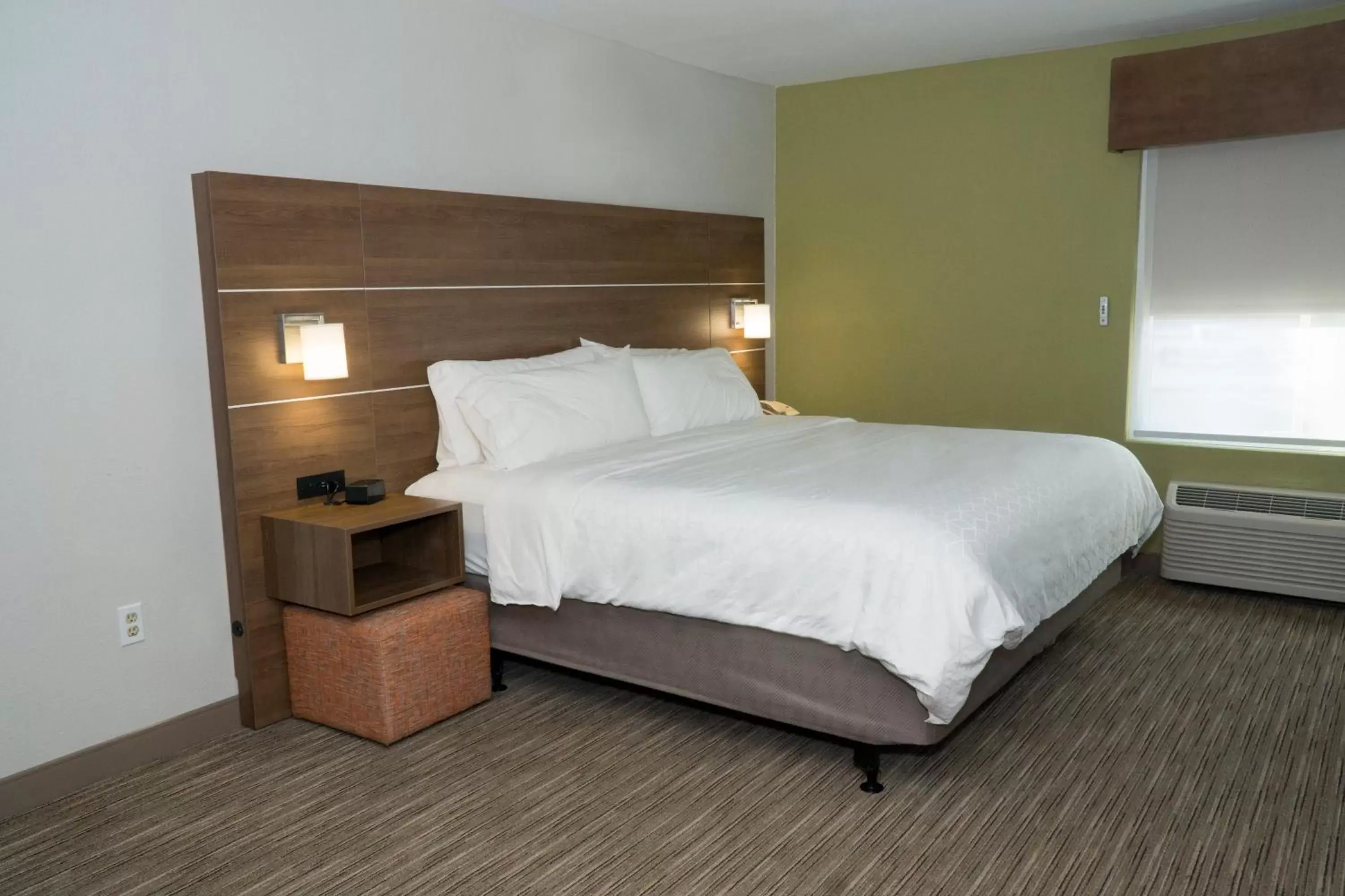 Bed in Holiday Inn Express Hotel & Suites Madison, an IHG Hotel