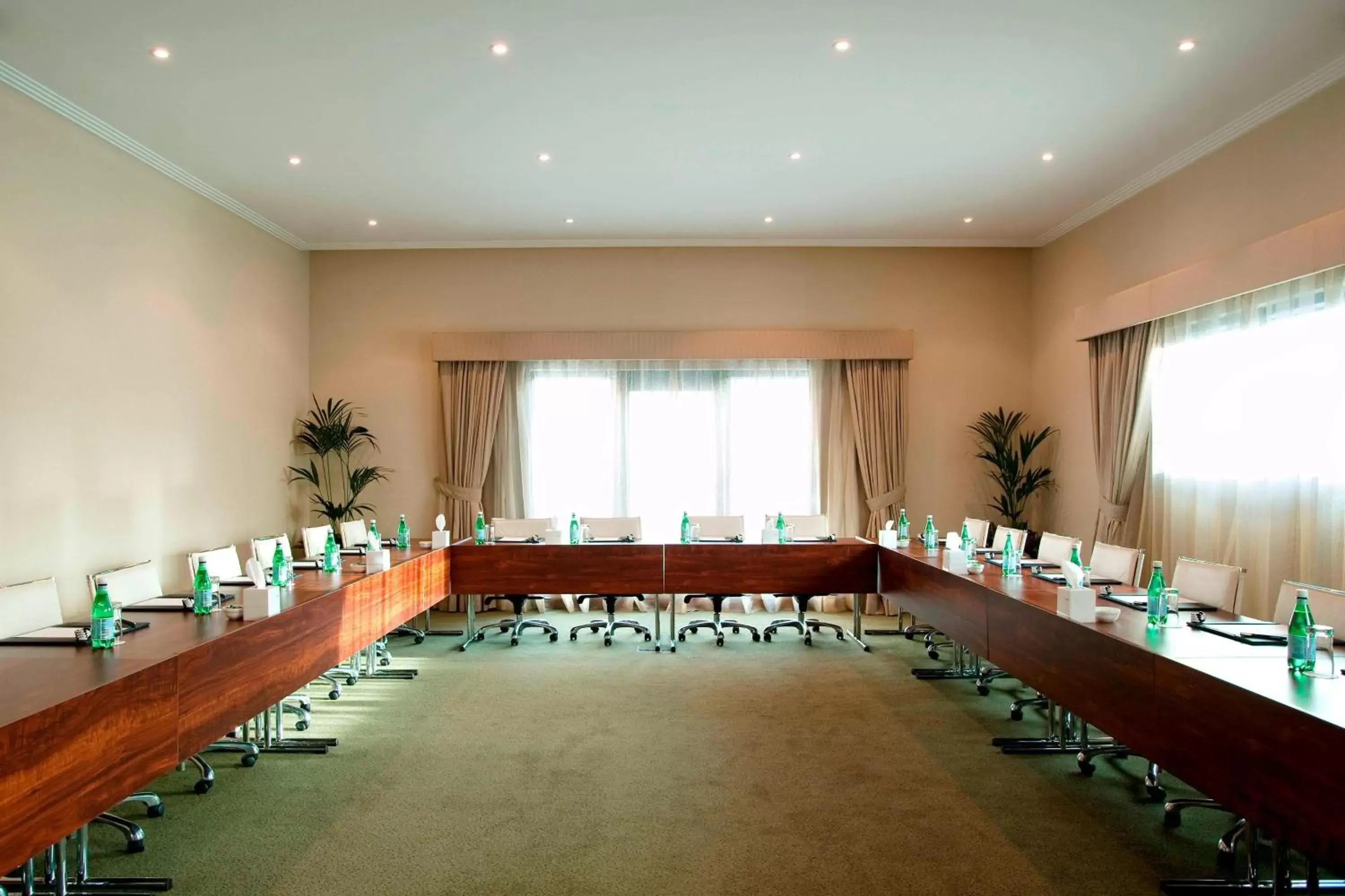 Meeting/conference room in Le Meridien Al Aqah Beach Resort