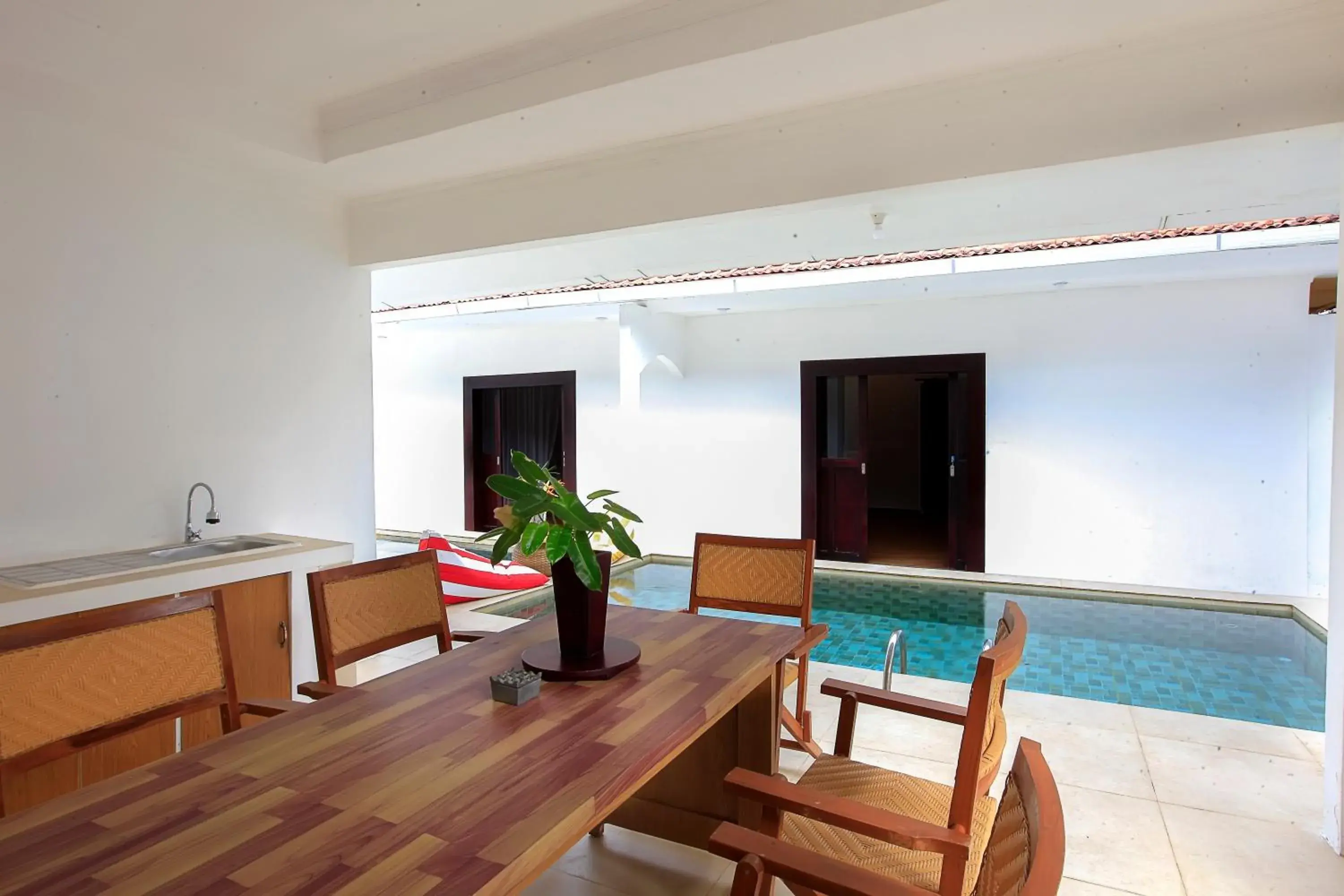 Dining area, Swimming Pool in Lavender Villa & Spa