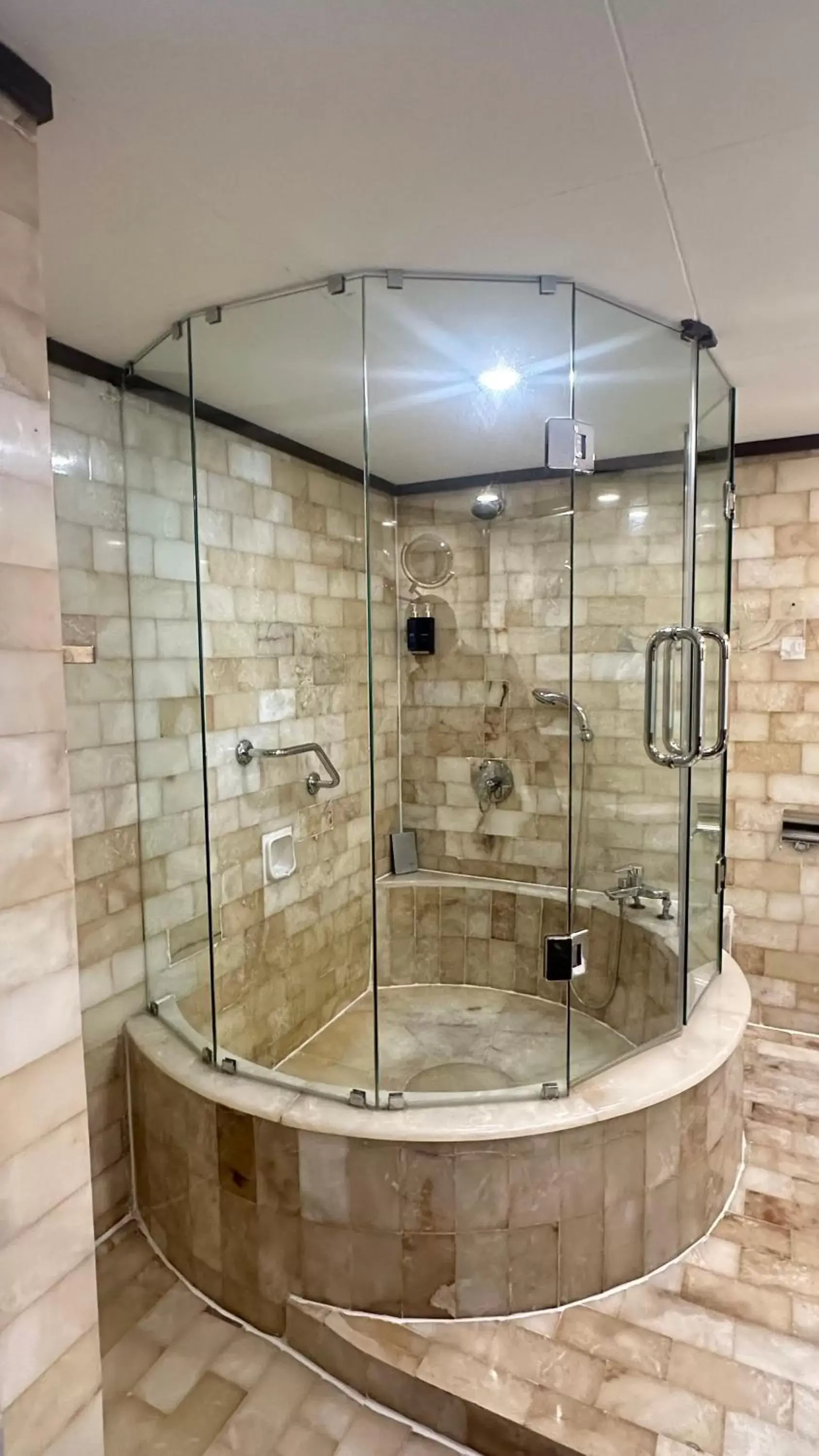 Shower, Bathroom in Karachi Marriott Hotel