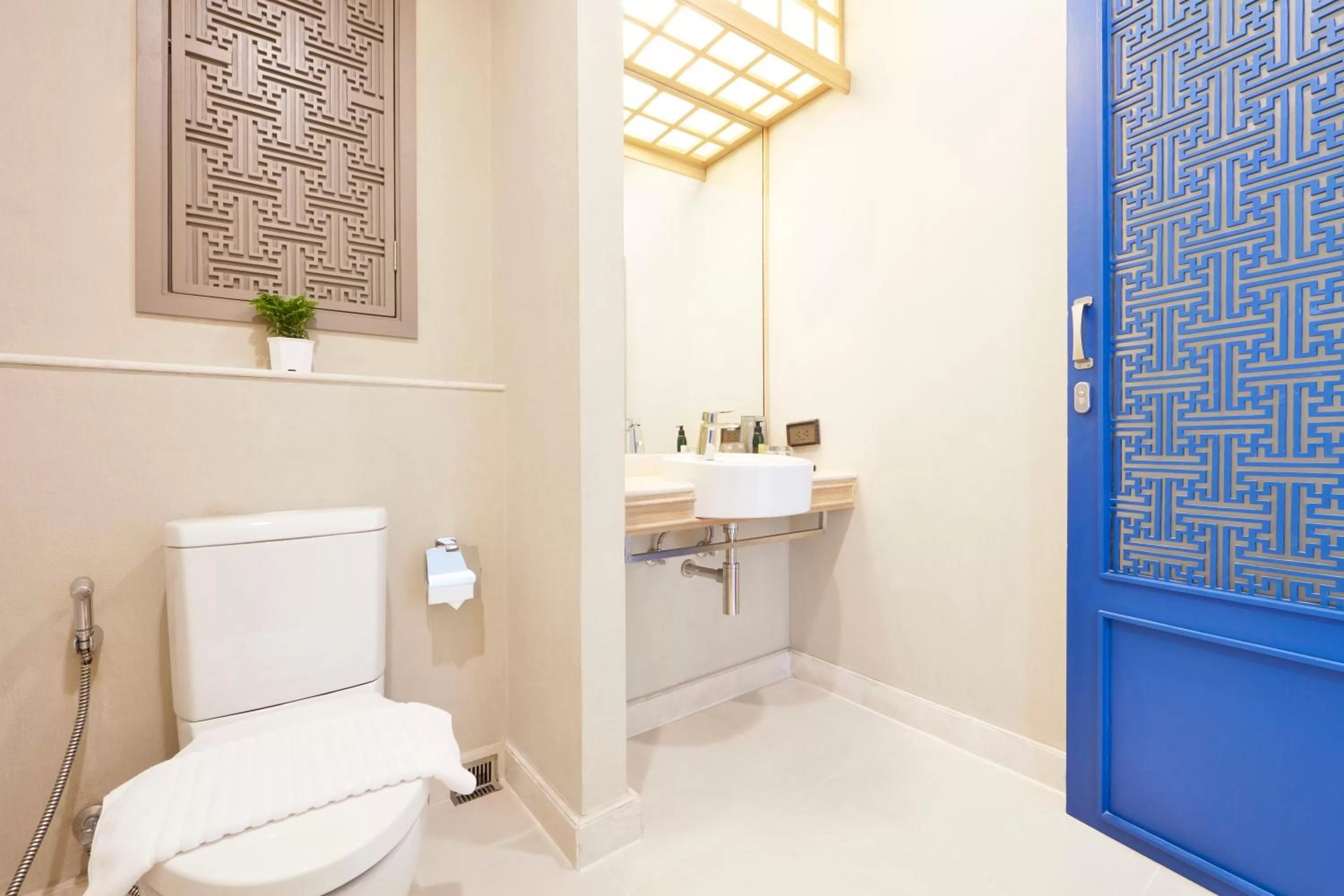 The Quarter Hualamphong by UHG