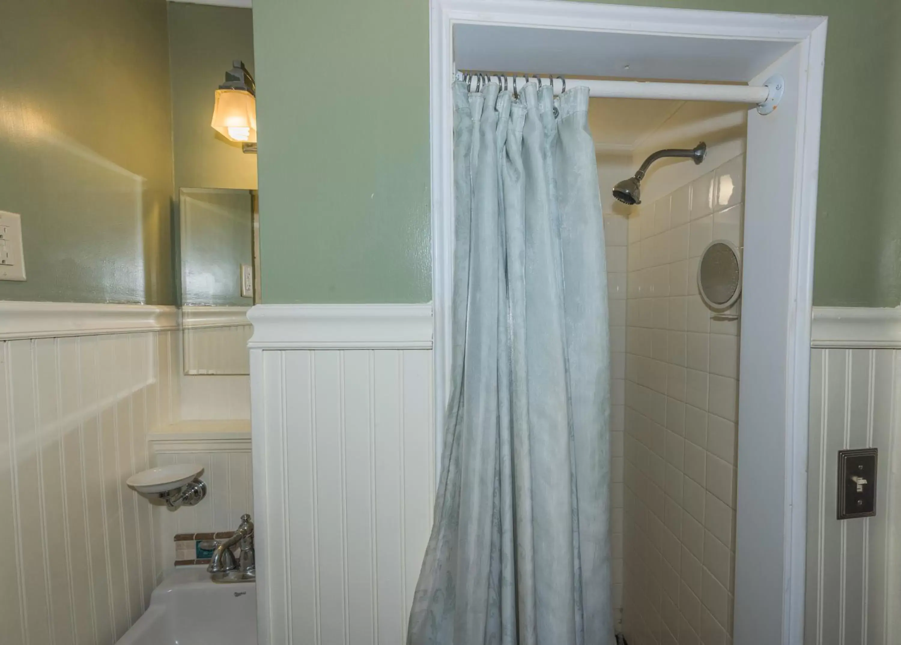 Bathroom in Cedars of Williamsburg Bed & Breakfast