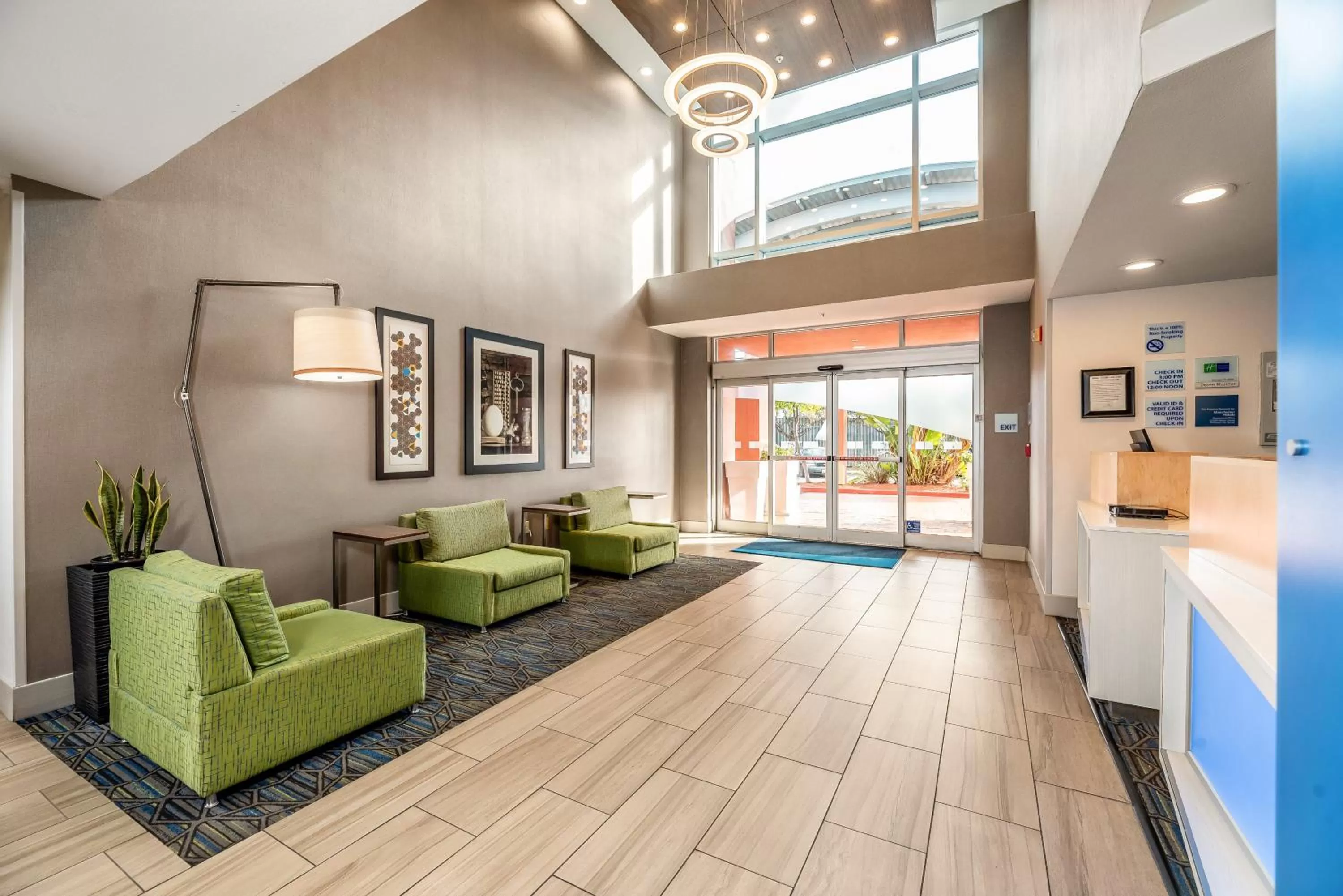 Lobby or reception in Holiday Inn Express Fremont - Milpitas Central by IHG